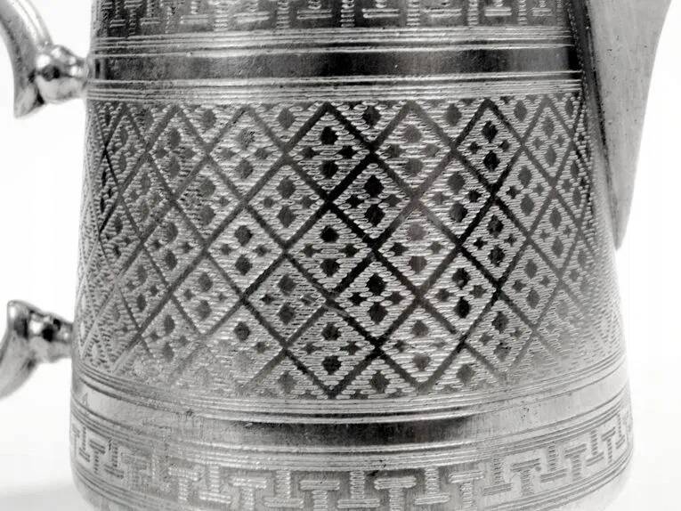 Giloszowany milk jug