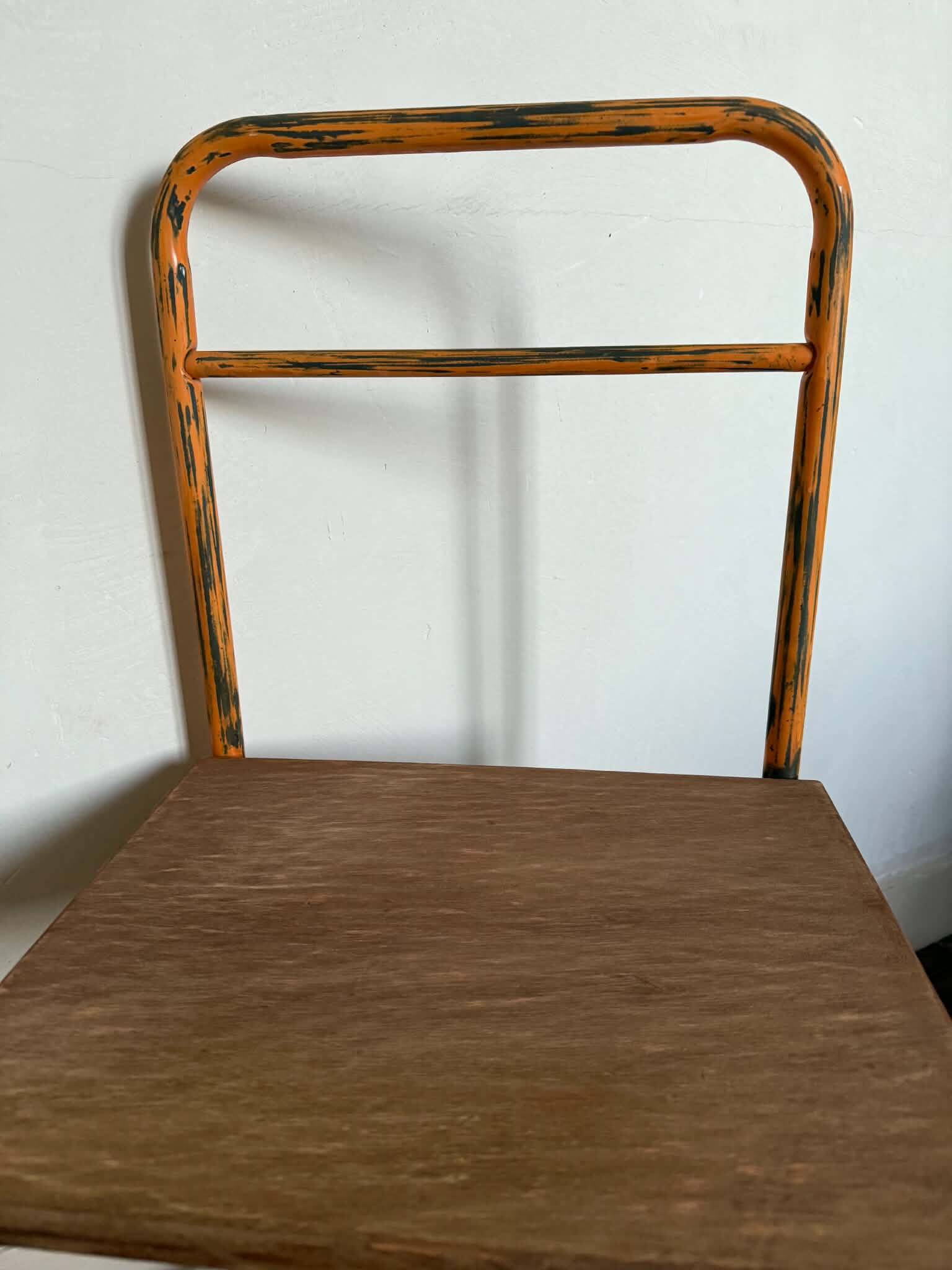 Table de chevet/ chevet d'internat en métal et bois