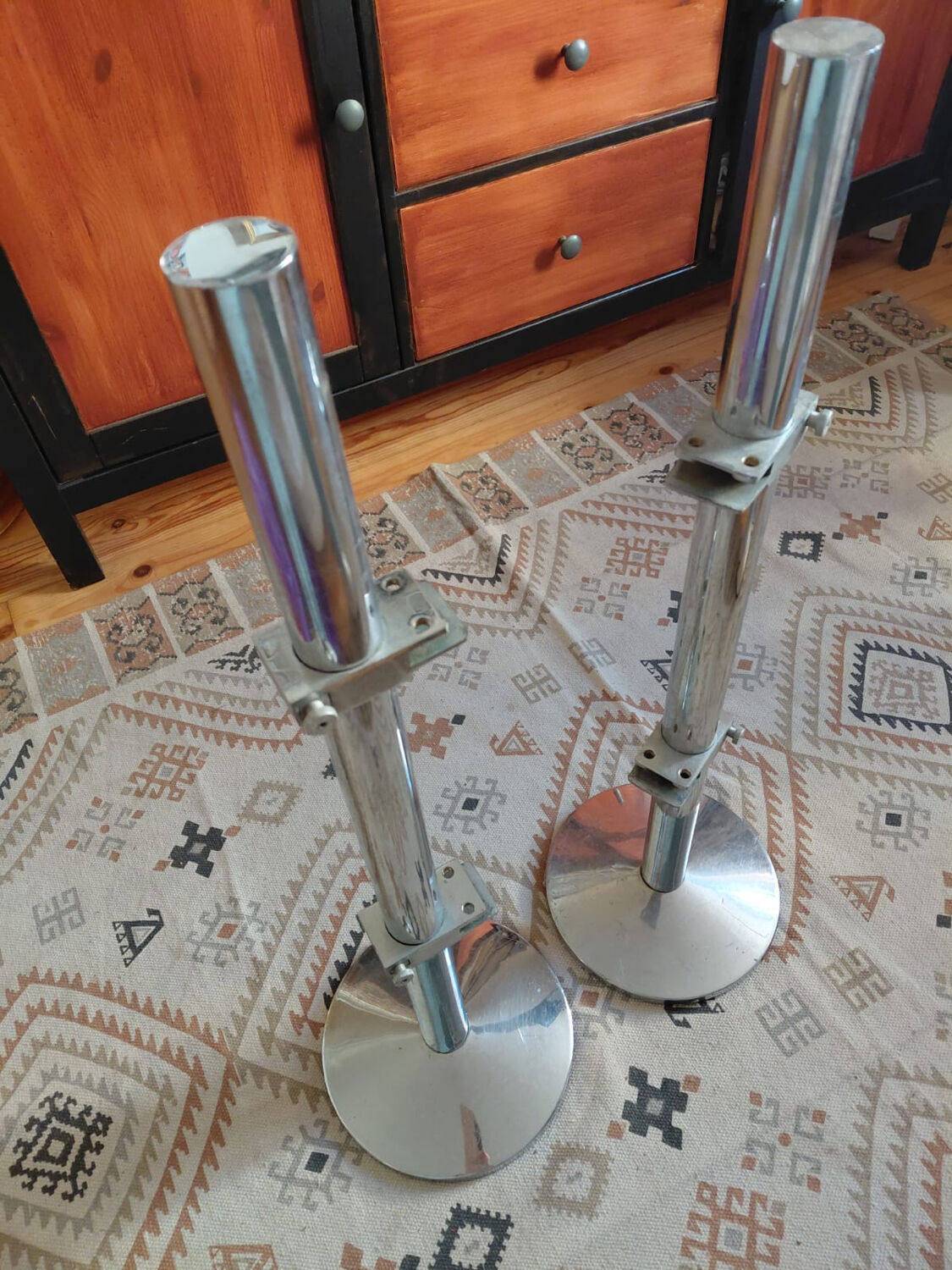 Vitrotub chrome metal shelf on legs