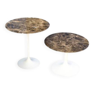 Eero Saarinen & Knoll, 2 "tulip" side tables in "EMPERADOR" marble, 20th century