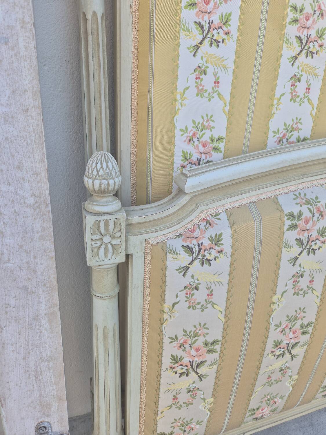 Louis XVI style bed richly decorated in patinated wood.