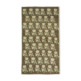 Tapis beige oriental fait à la main des années 1960 138 cm x 244 cm