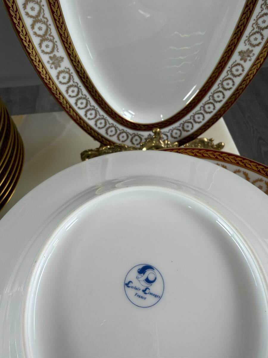 Limoges porcelain table service Leclaire, 42 pieces, 20th century