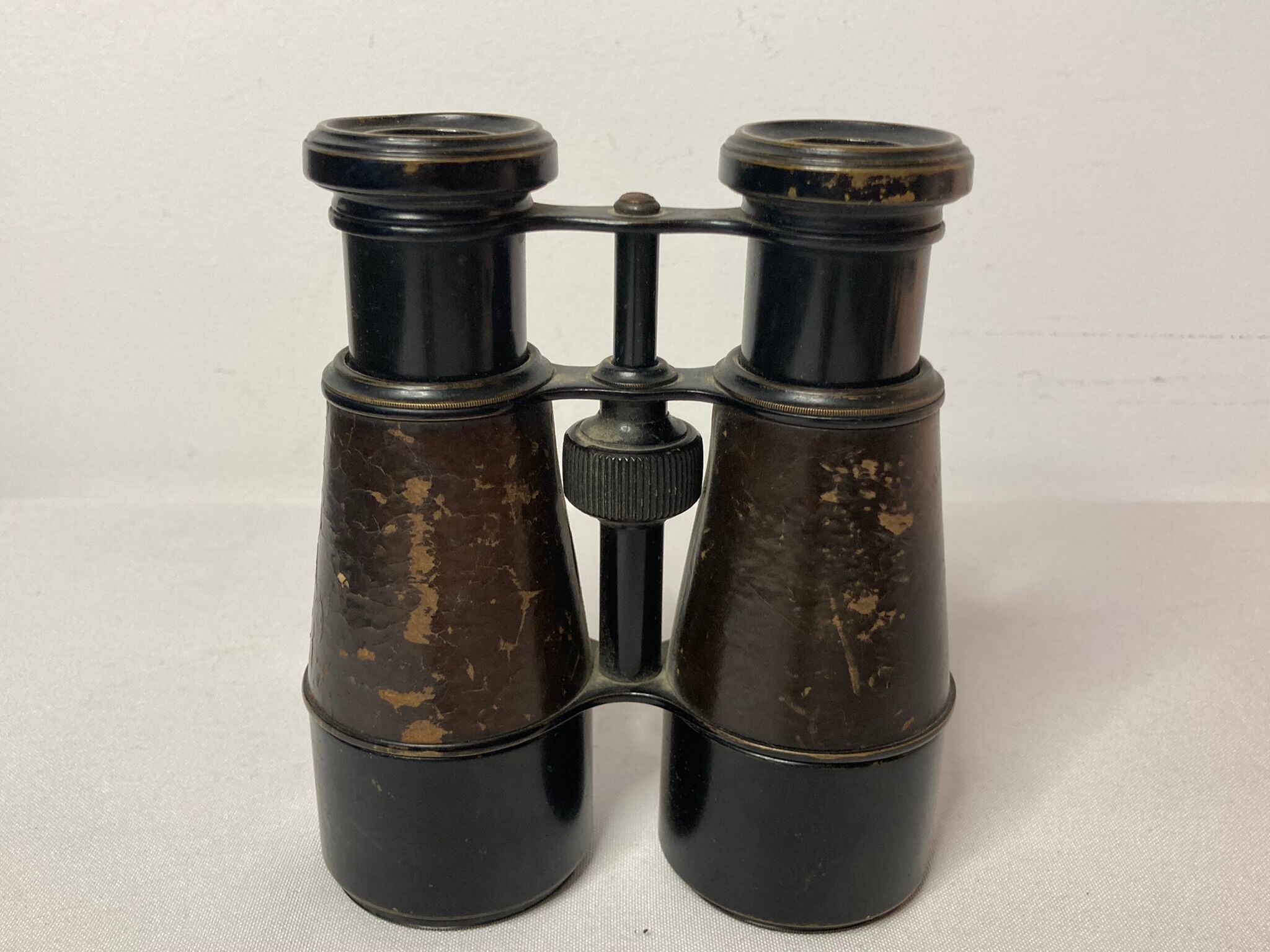 Old pair of XXth leather-wrapped binoculars