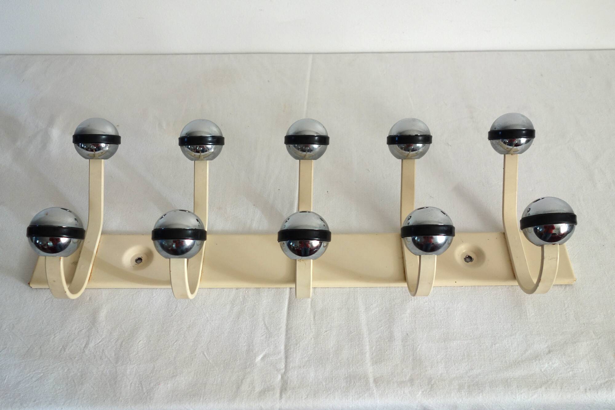 Wall-mounted coat rack with 10 vintage metal and chrome balls