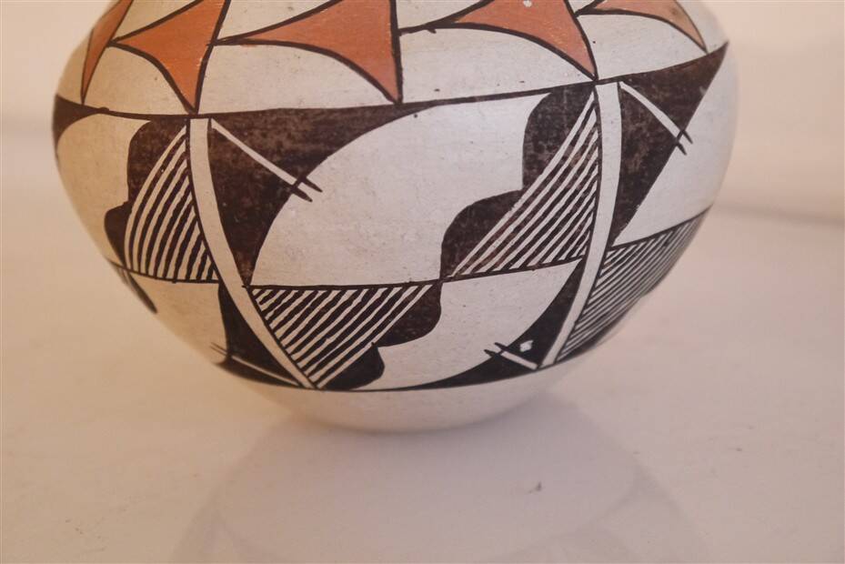 Acoma pottery vase Native American 1930