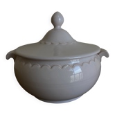 Neo-classical soup tureen with scallops, Gien earthenware, 1970.