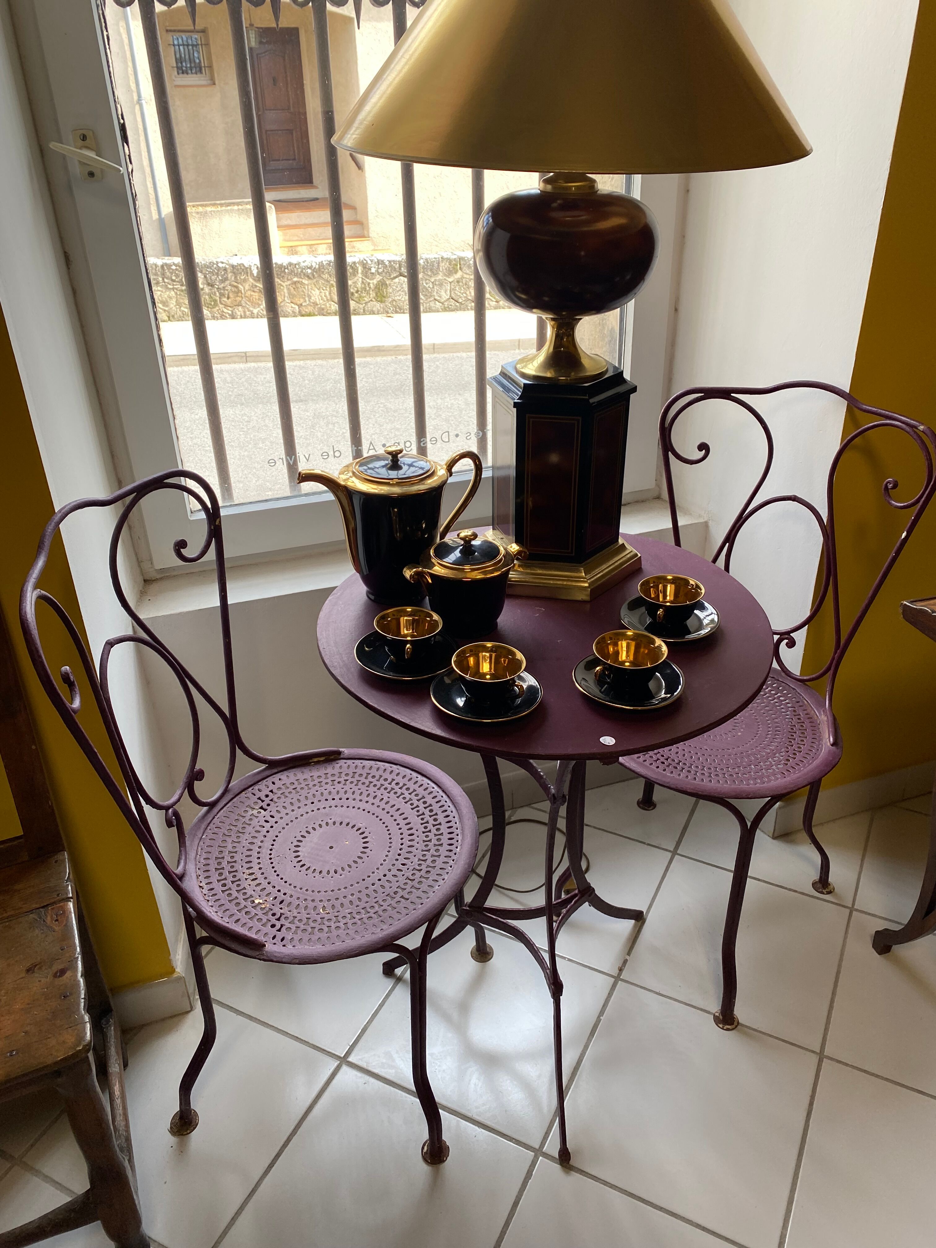 Set of two chairs and wrought iron pedestal table