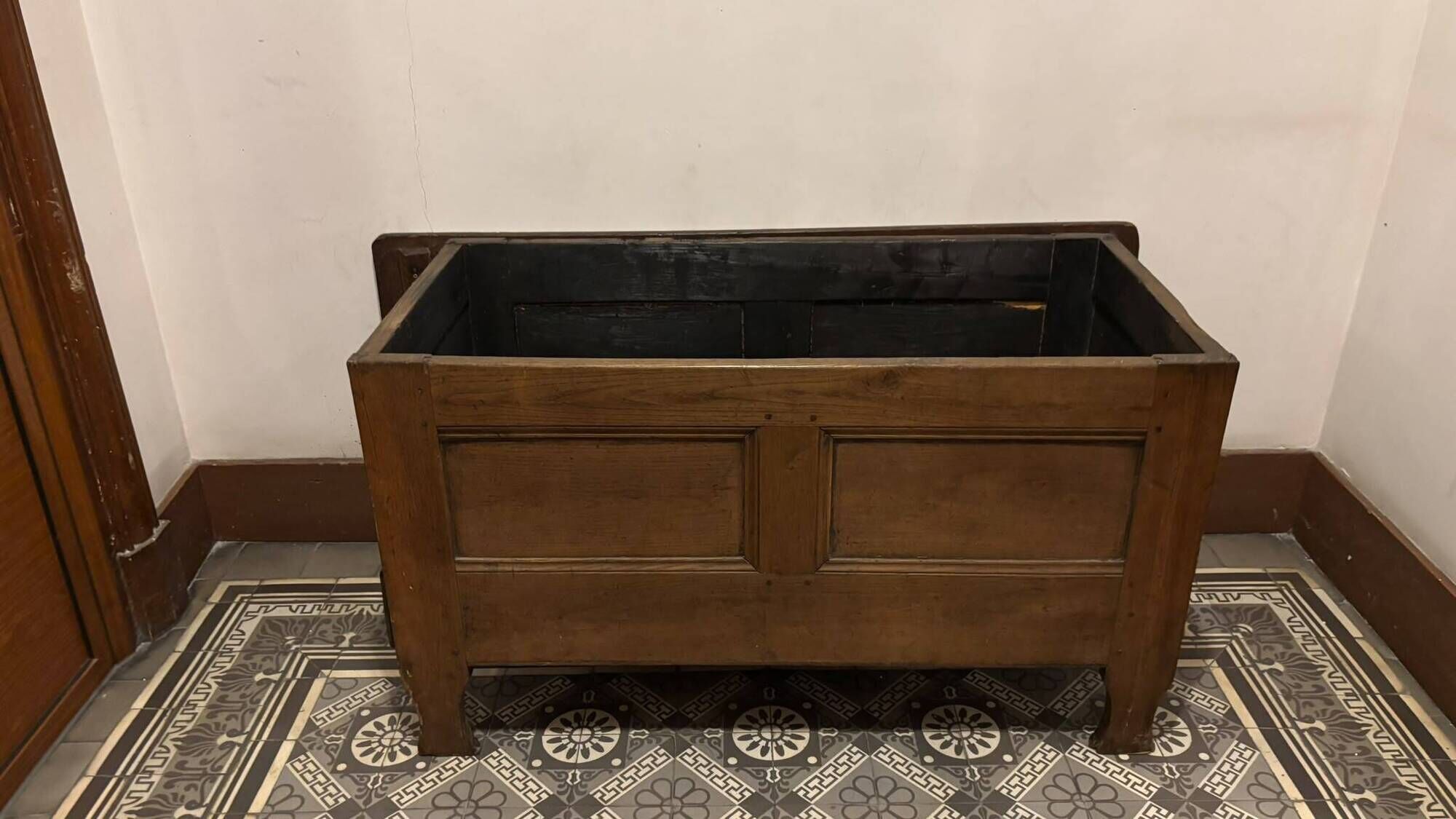 Old XIX solid dark wood dresser