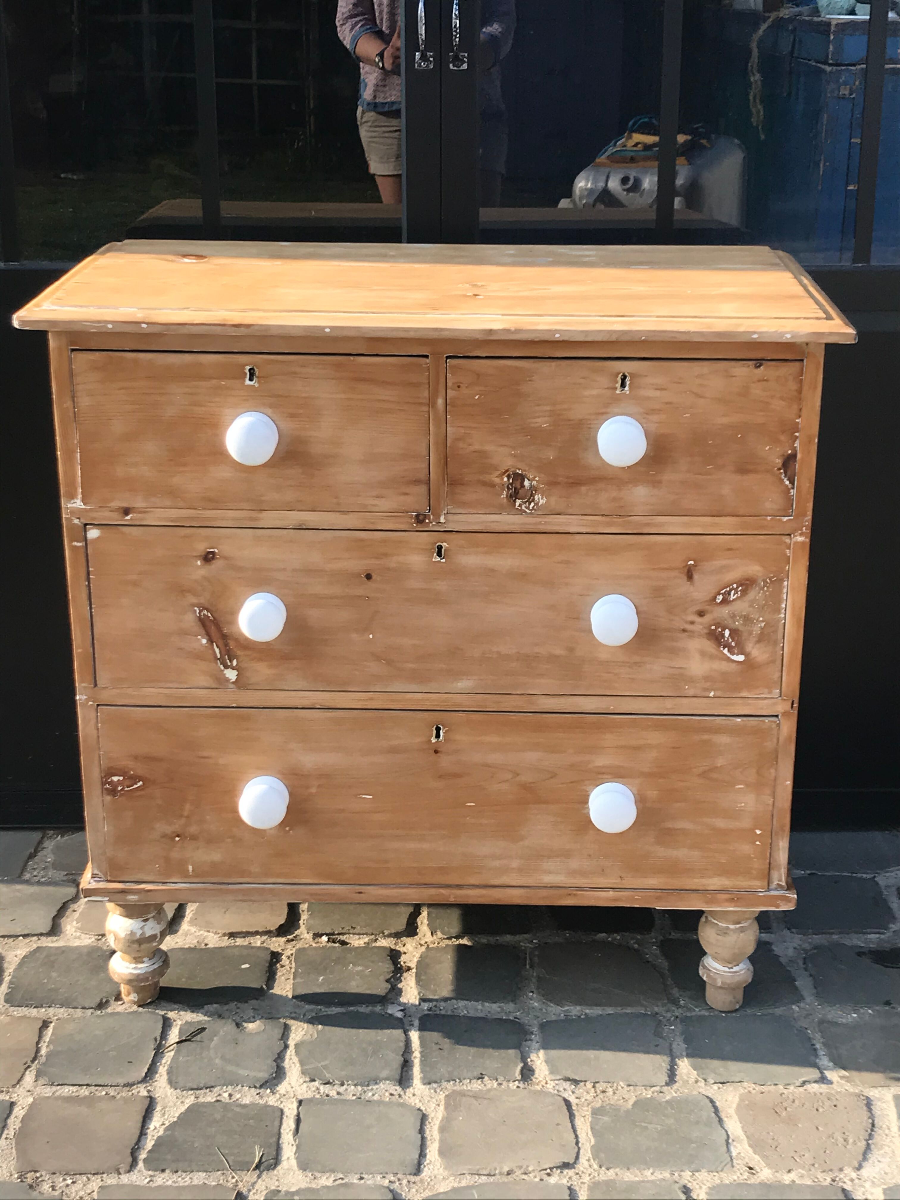 Pine dresser