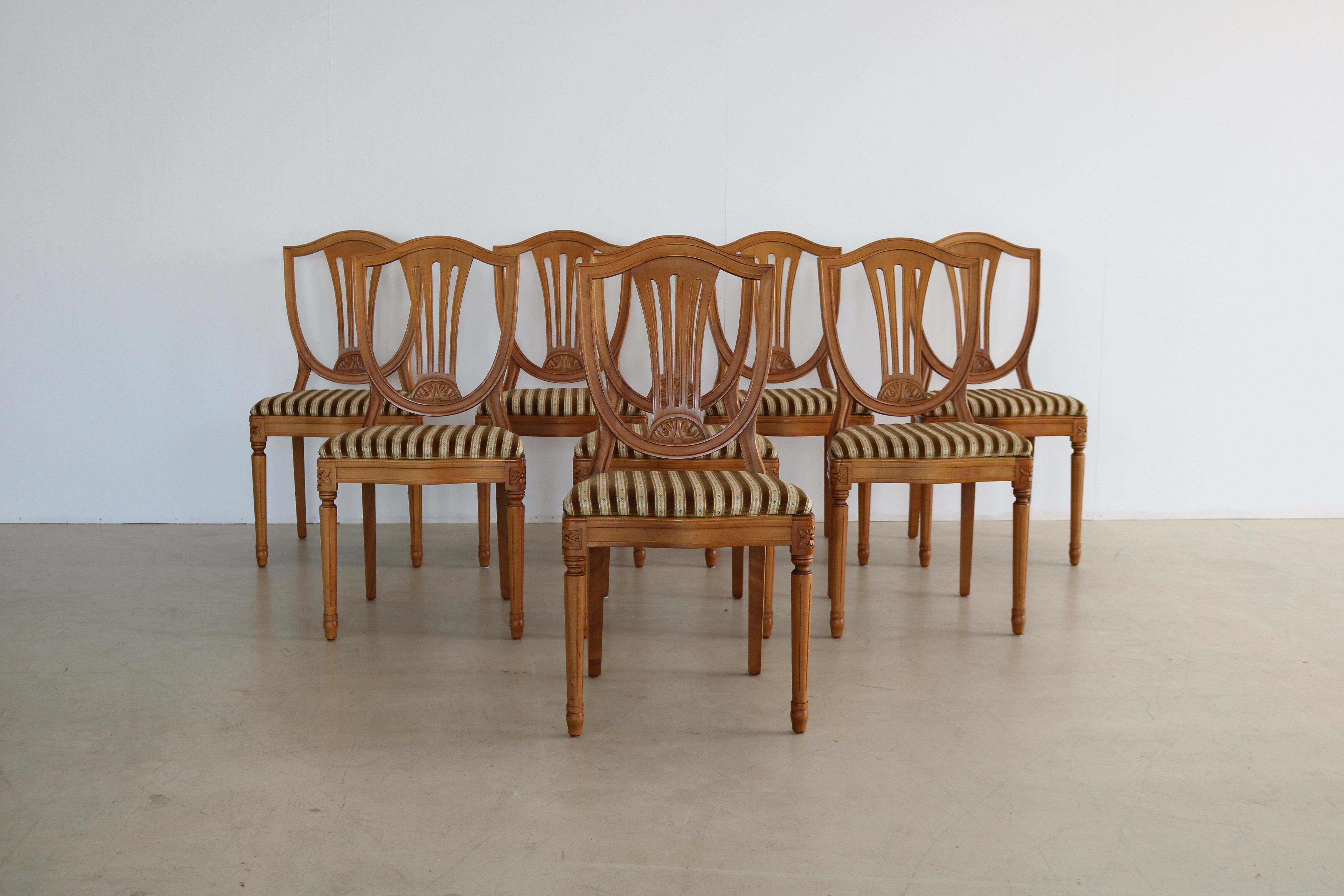 Set of 8 vintage dining chairs