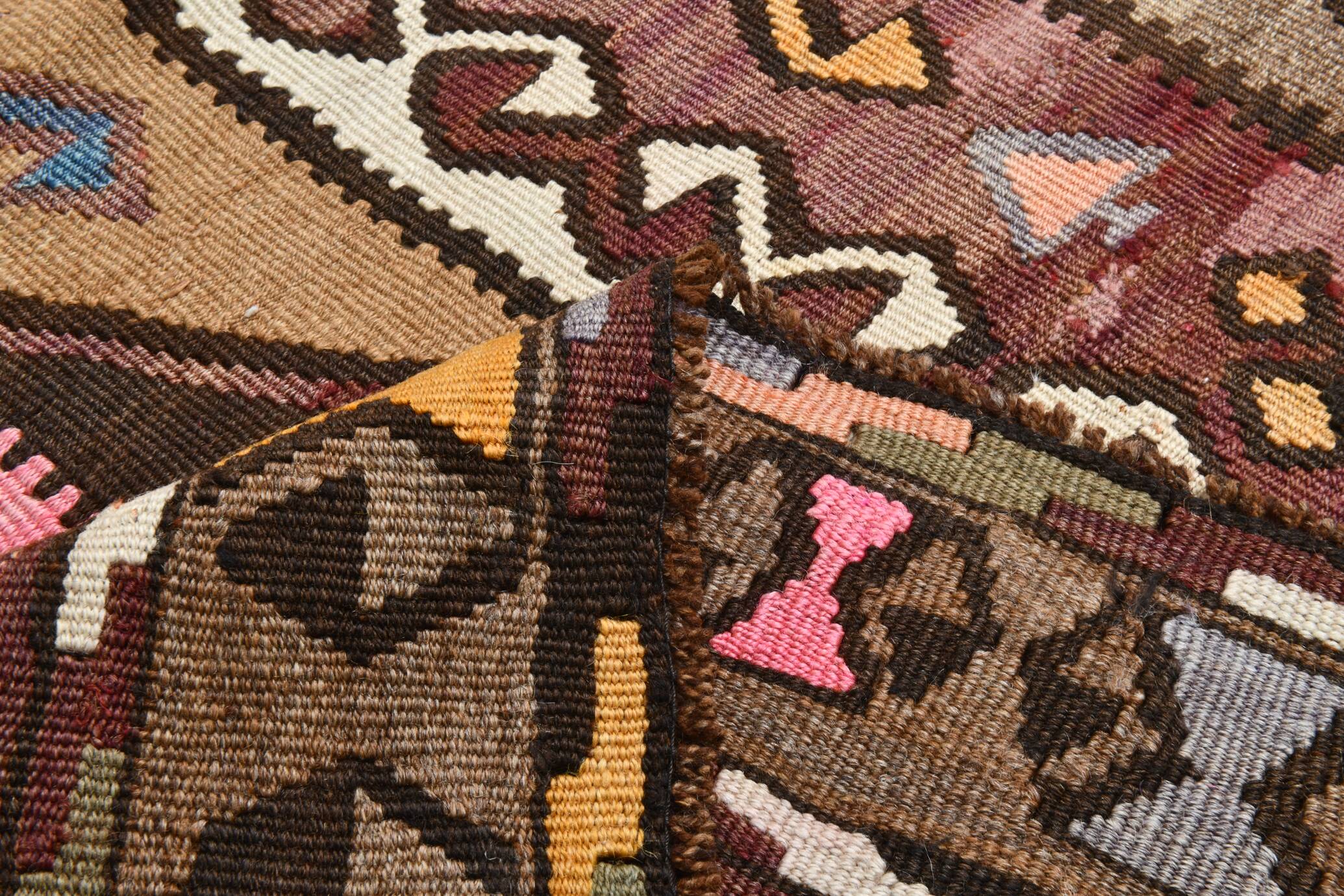 Grand Tapis Kilim Vintage Long & Large, Motifs Tribaux Géométriques