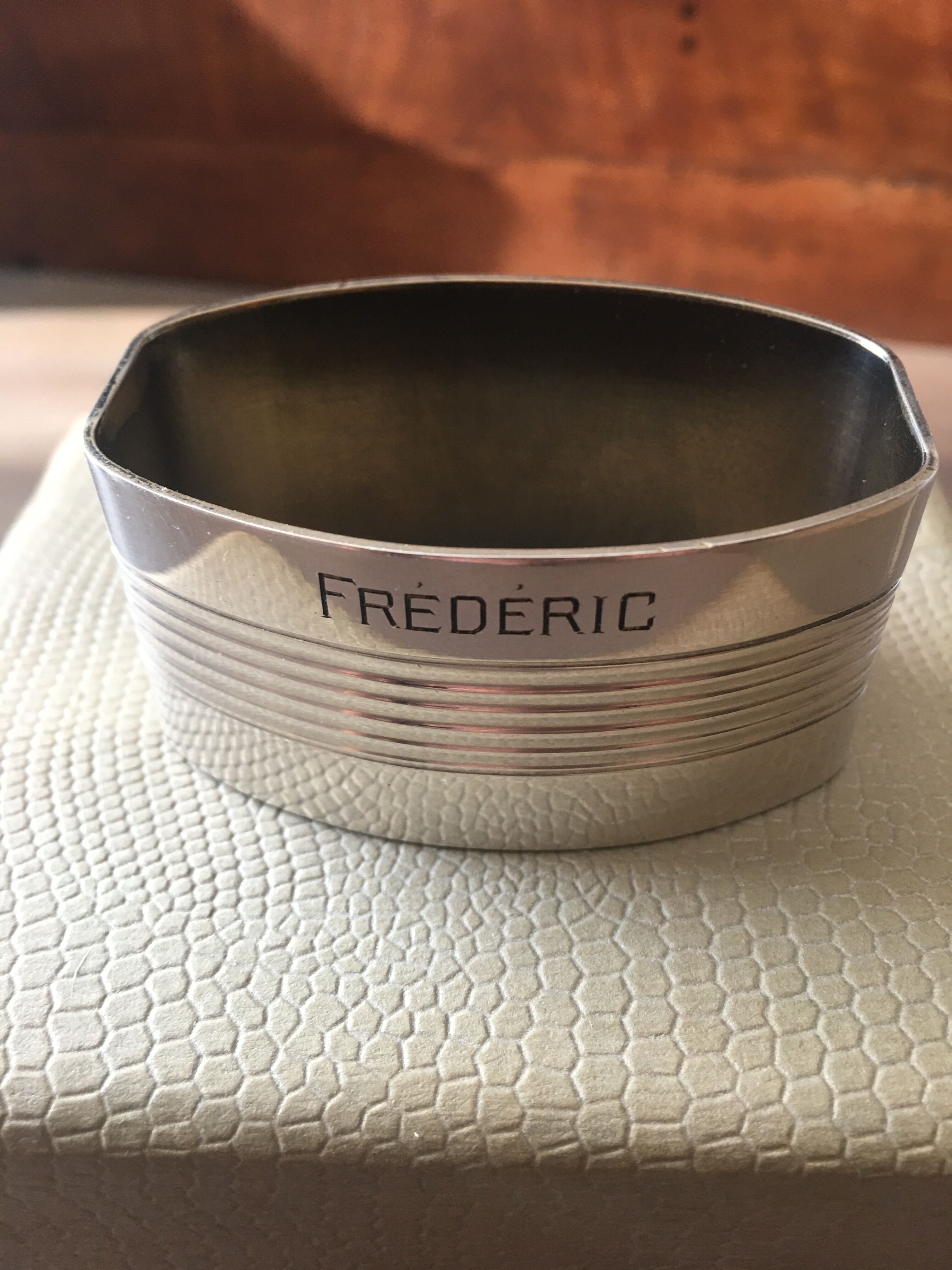 Silver metal towel round "Frédéric"