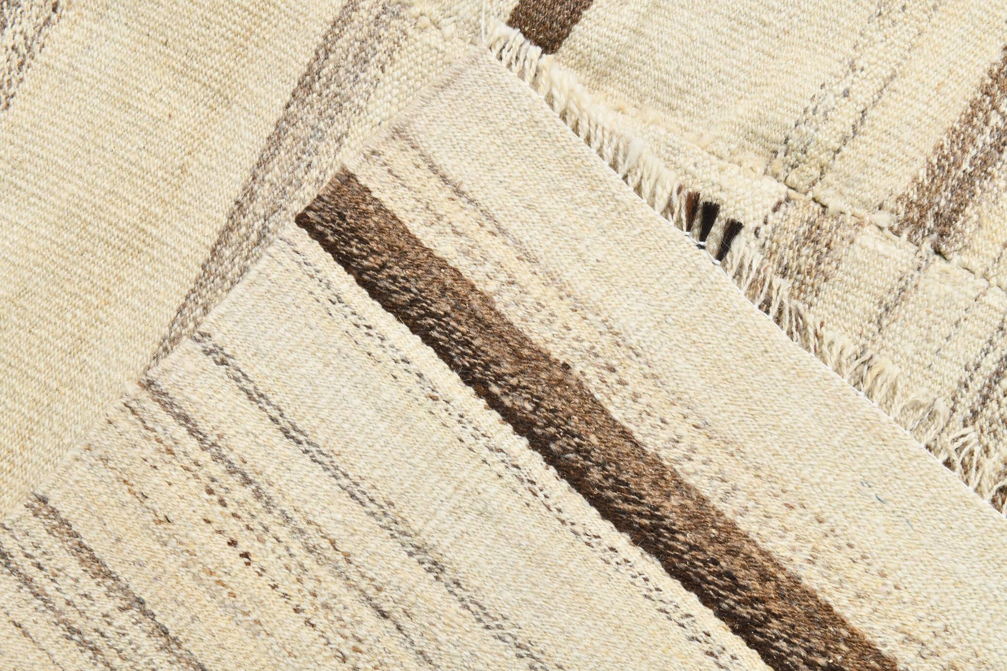 Tapis Kilim rayé crème et marron, 161 x 211 cm