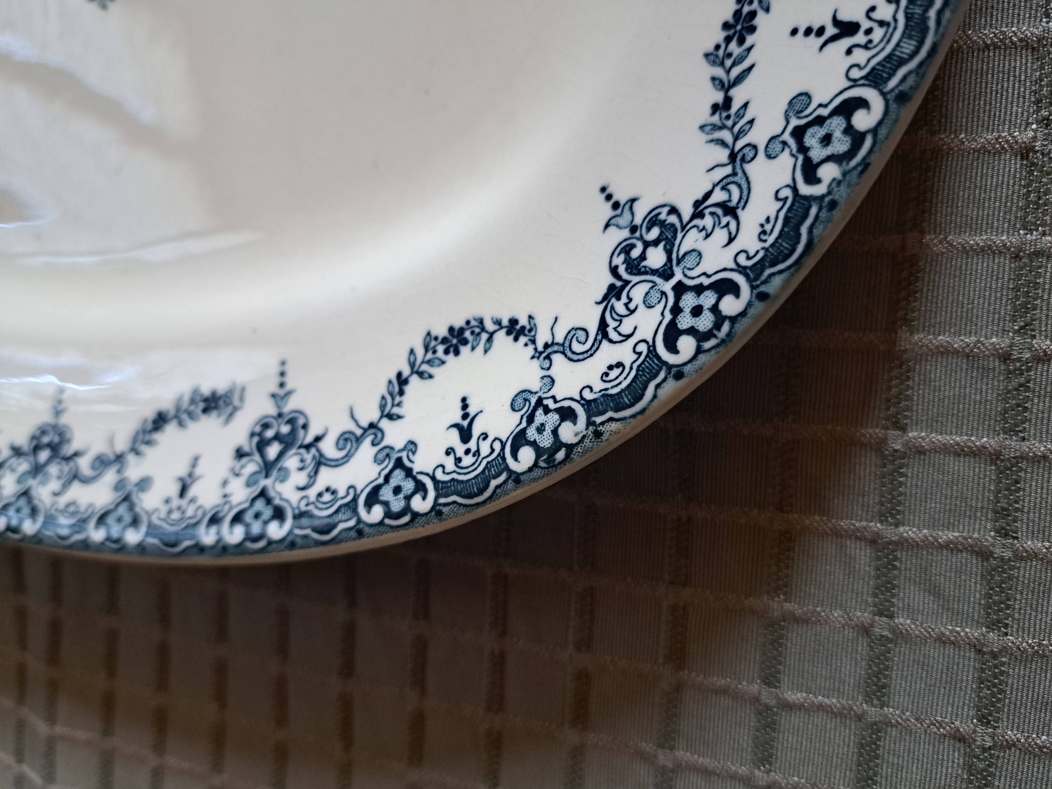 Rectangular iron earth dish French English Company