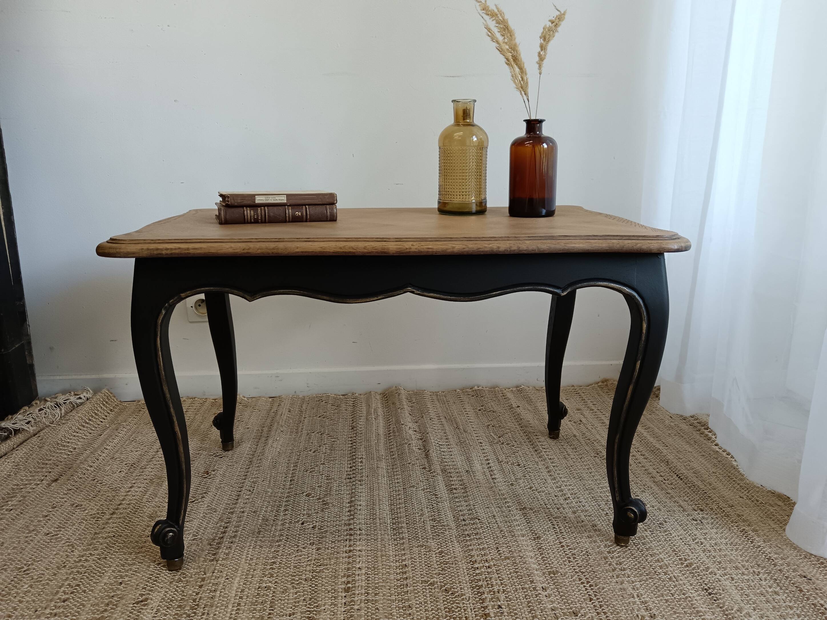 Table de salon noire et bois style Louis XV
