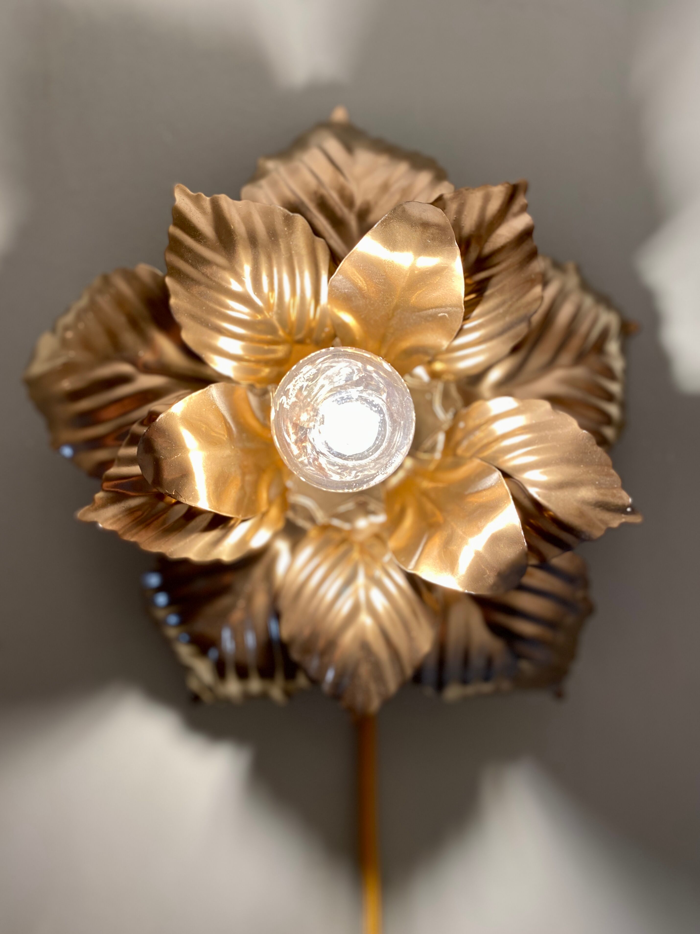 Vintage wall lamp golden leaves