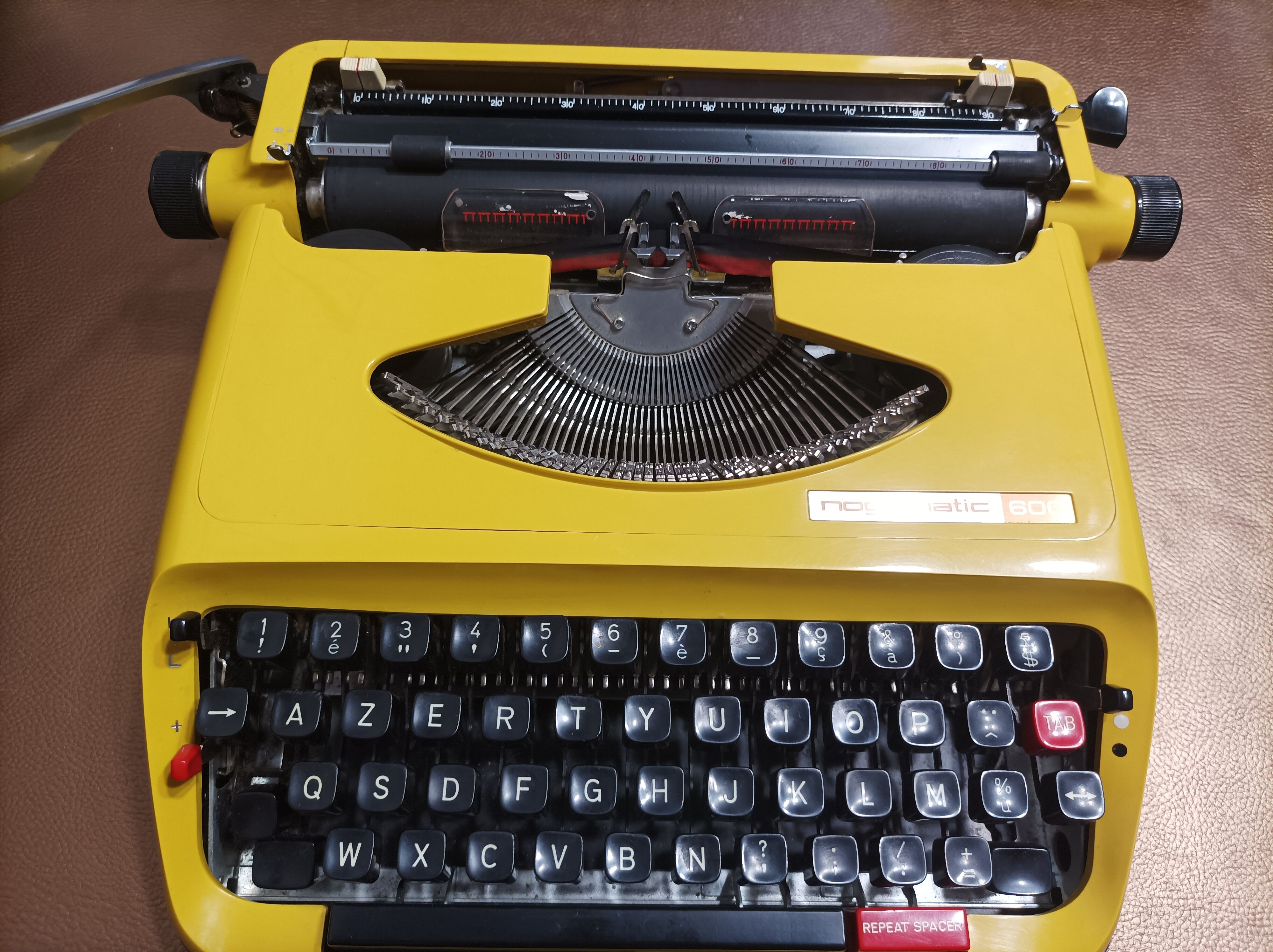 Typewriter Brother Nogamatic 600 Yellow