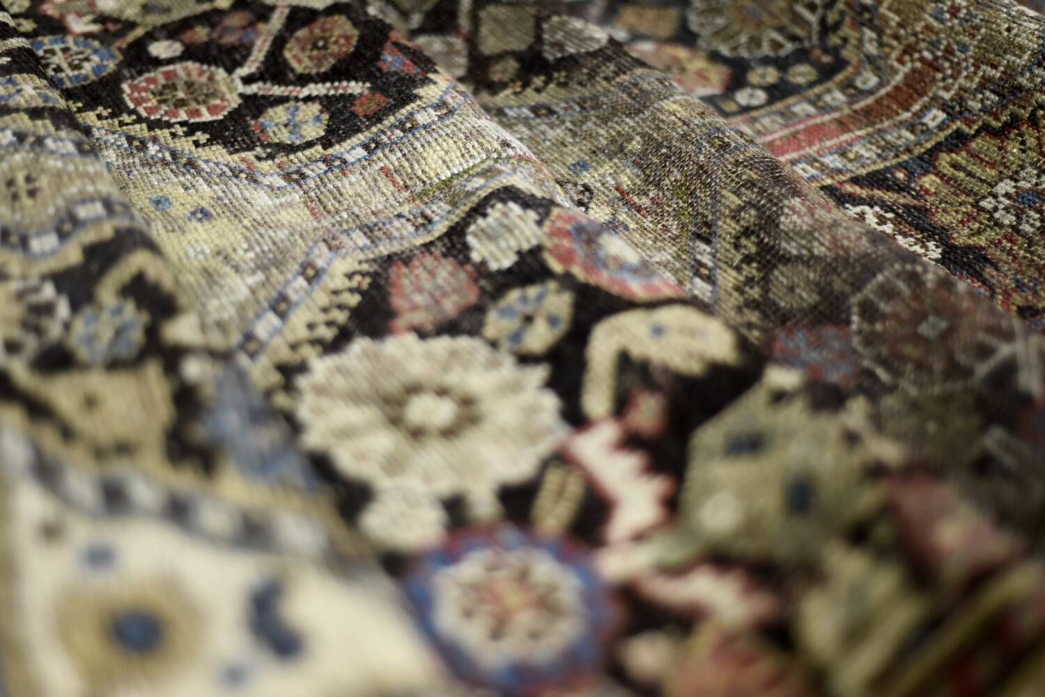 Handwoven oriental Qashqai nomadic rug, 1920s