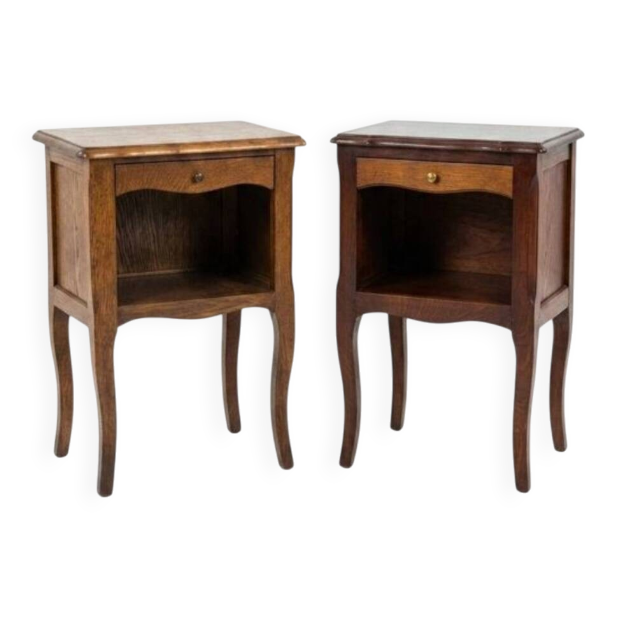 Paire de tables de chevet style Louis XV en chêne