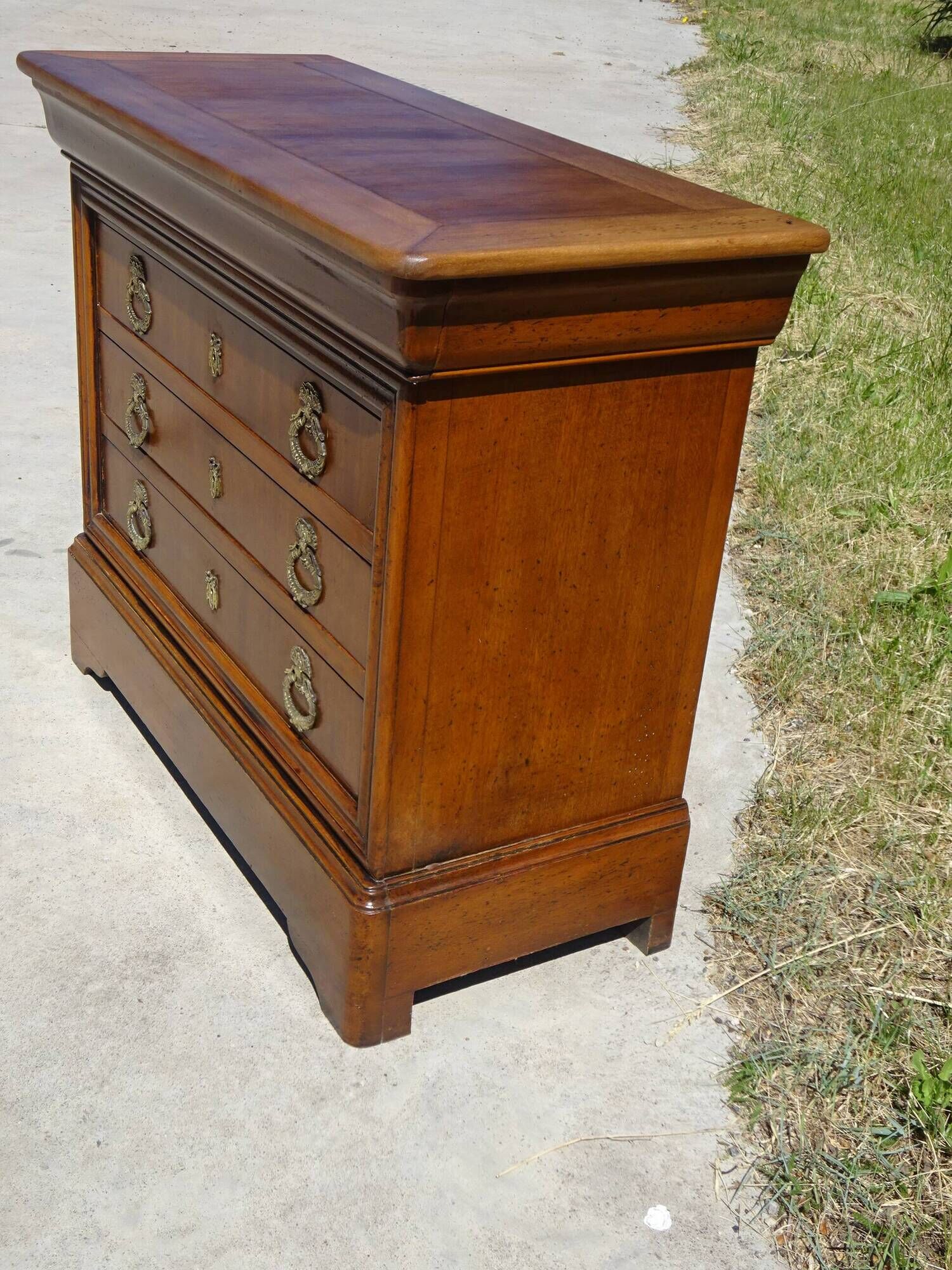 4-drawer chest of drawers, gold ribbon and peacock handles