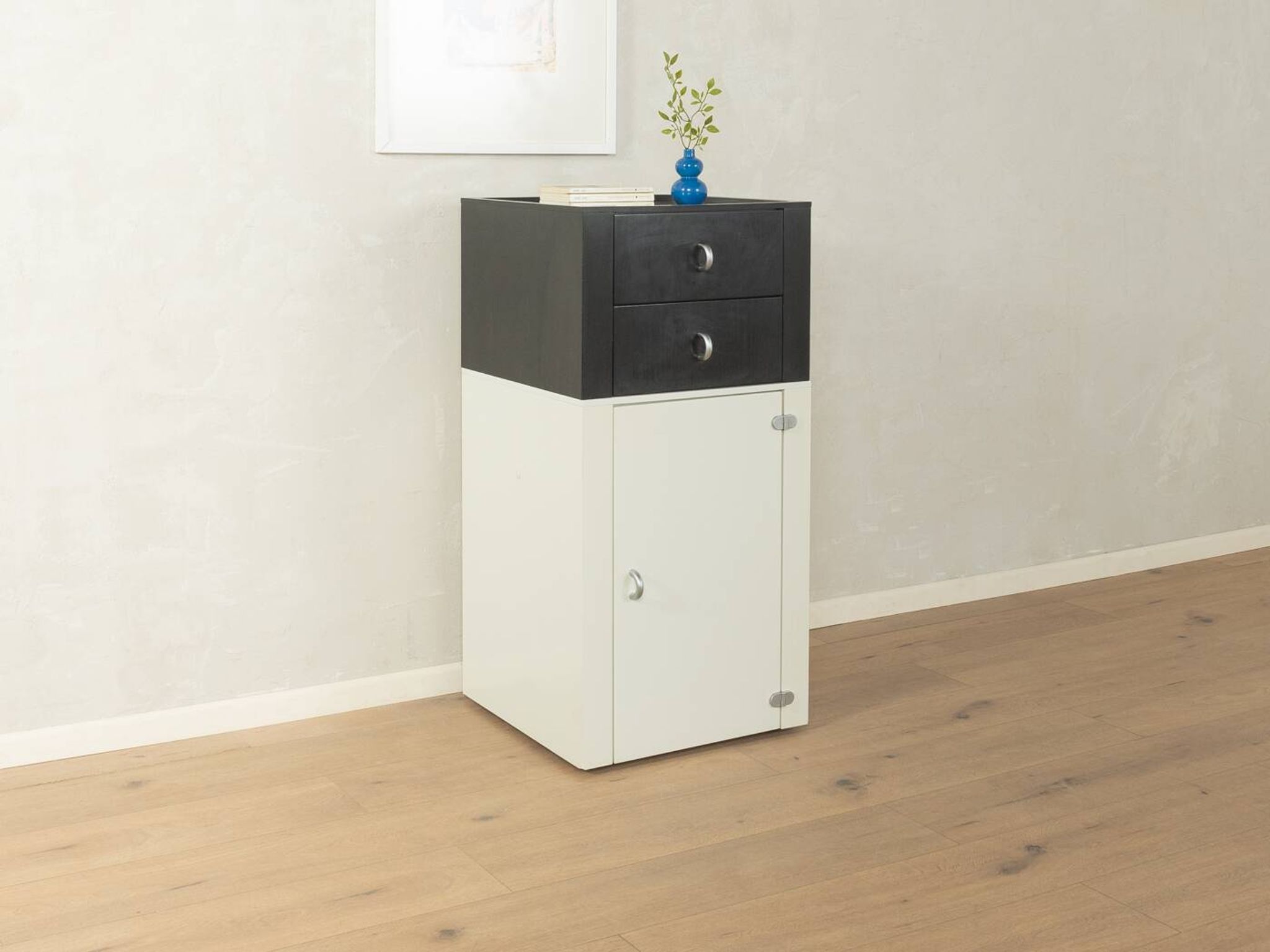 1980s chest of drawers with clear contrast design