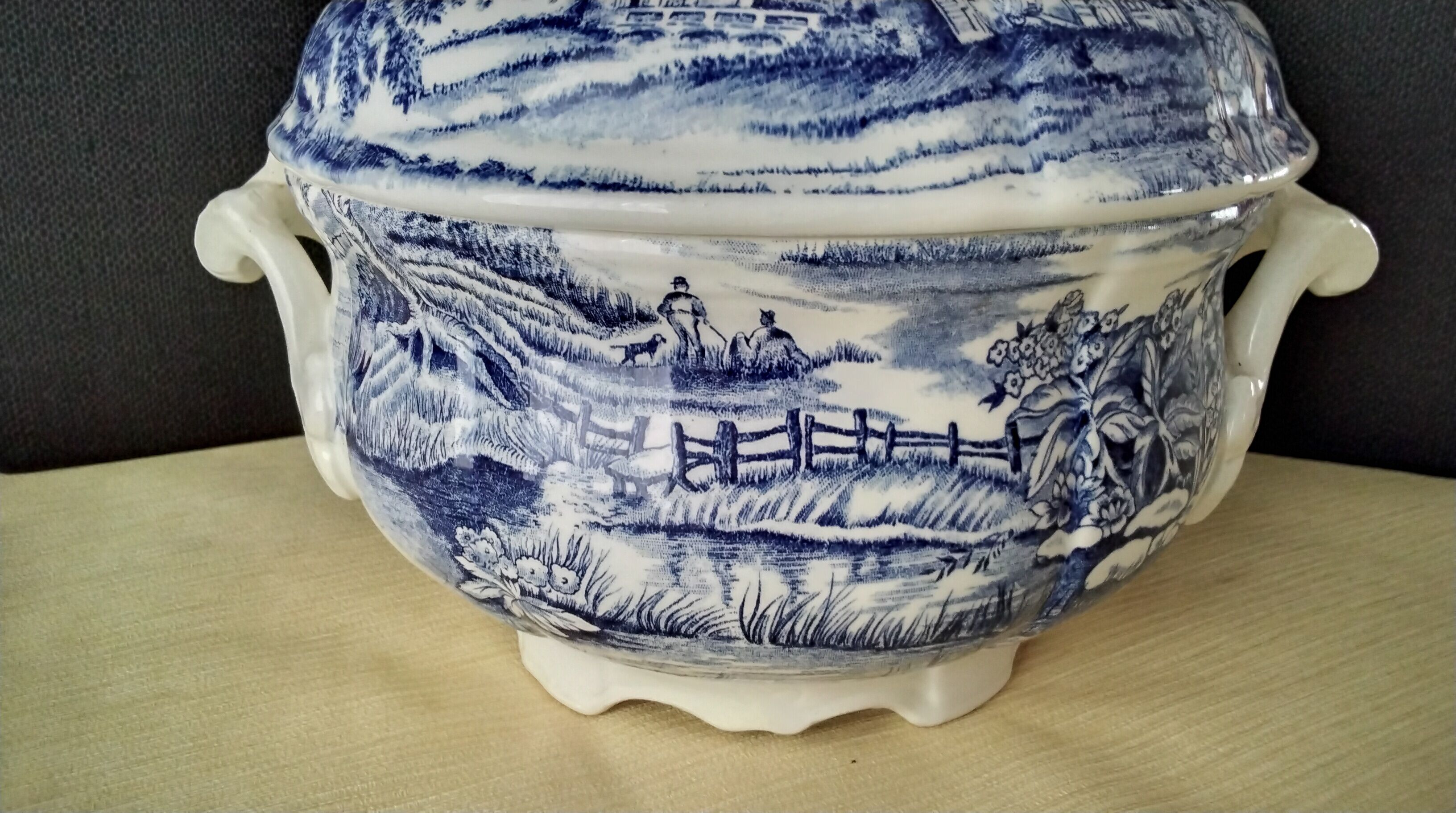 Lunéville earthenware soup tureen Model "English Style"