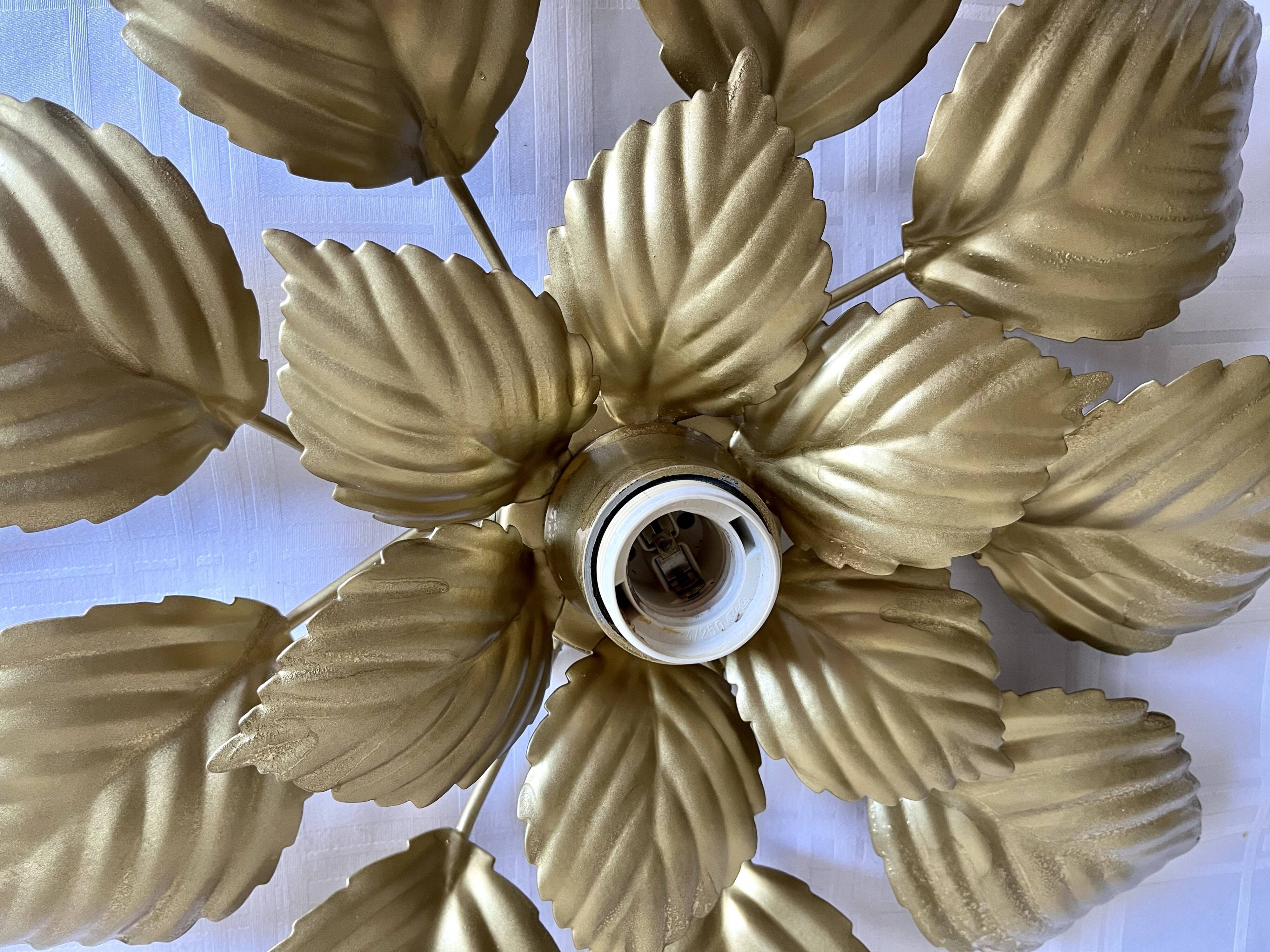 Wall lamp or ceiling lamp golden flower