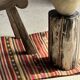 Table d'appoint en bois pétrifié noir