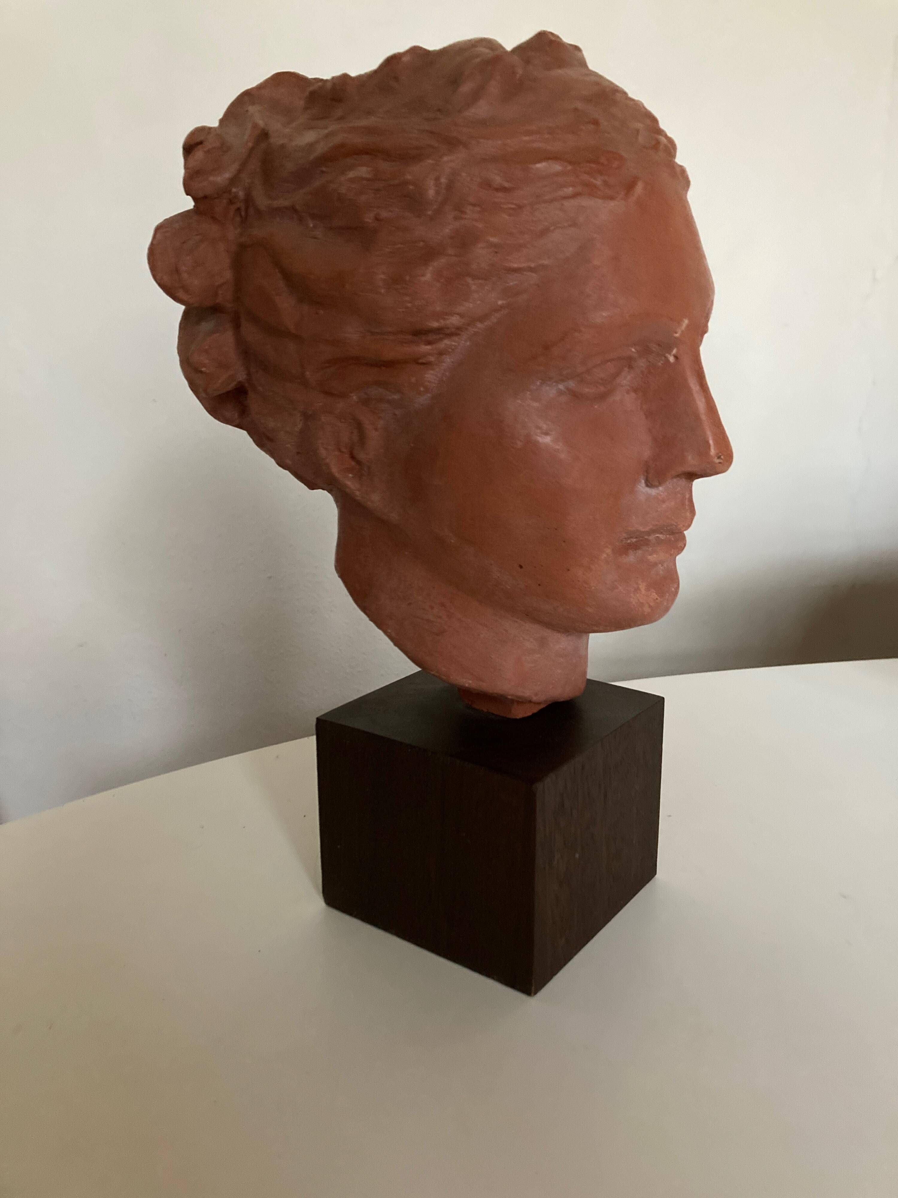 Tête d'Hygie épreuve d'atelier en terre cuite 1960