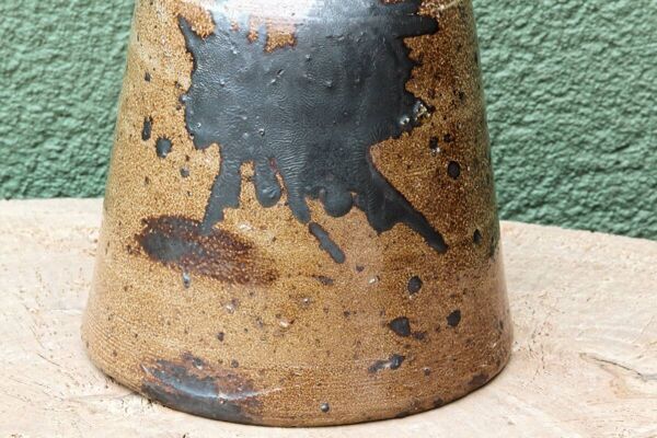 Vase bouteille en grés piryté, signé Jean Linard (1931-2010)