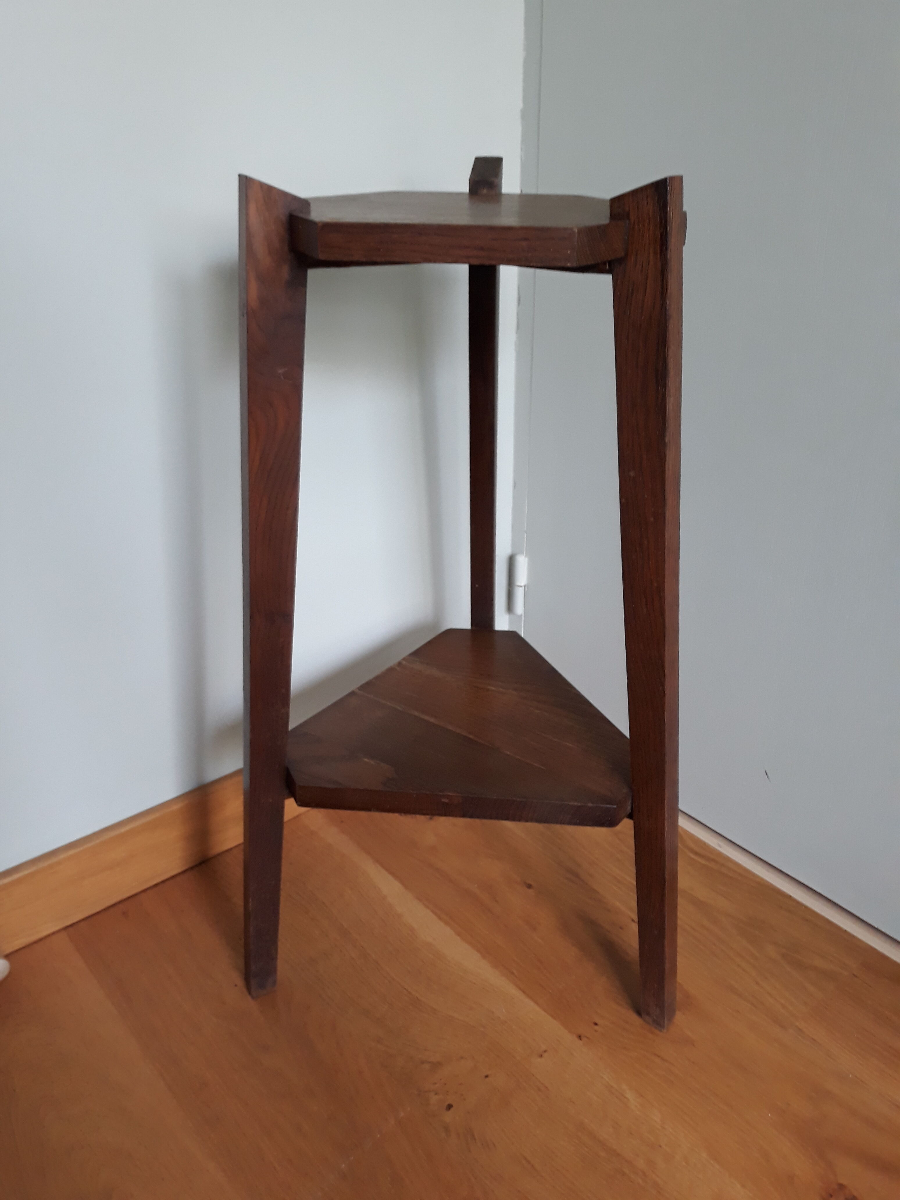 Tripod harness plant holder