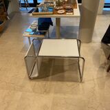 Table d'appoint porte-revues