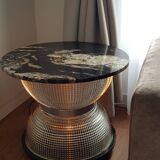 Table basse Holophane en marbre et laiton