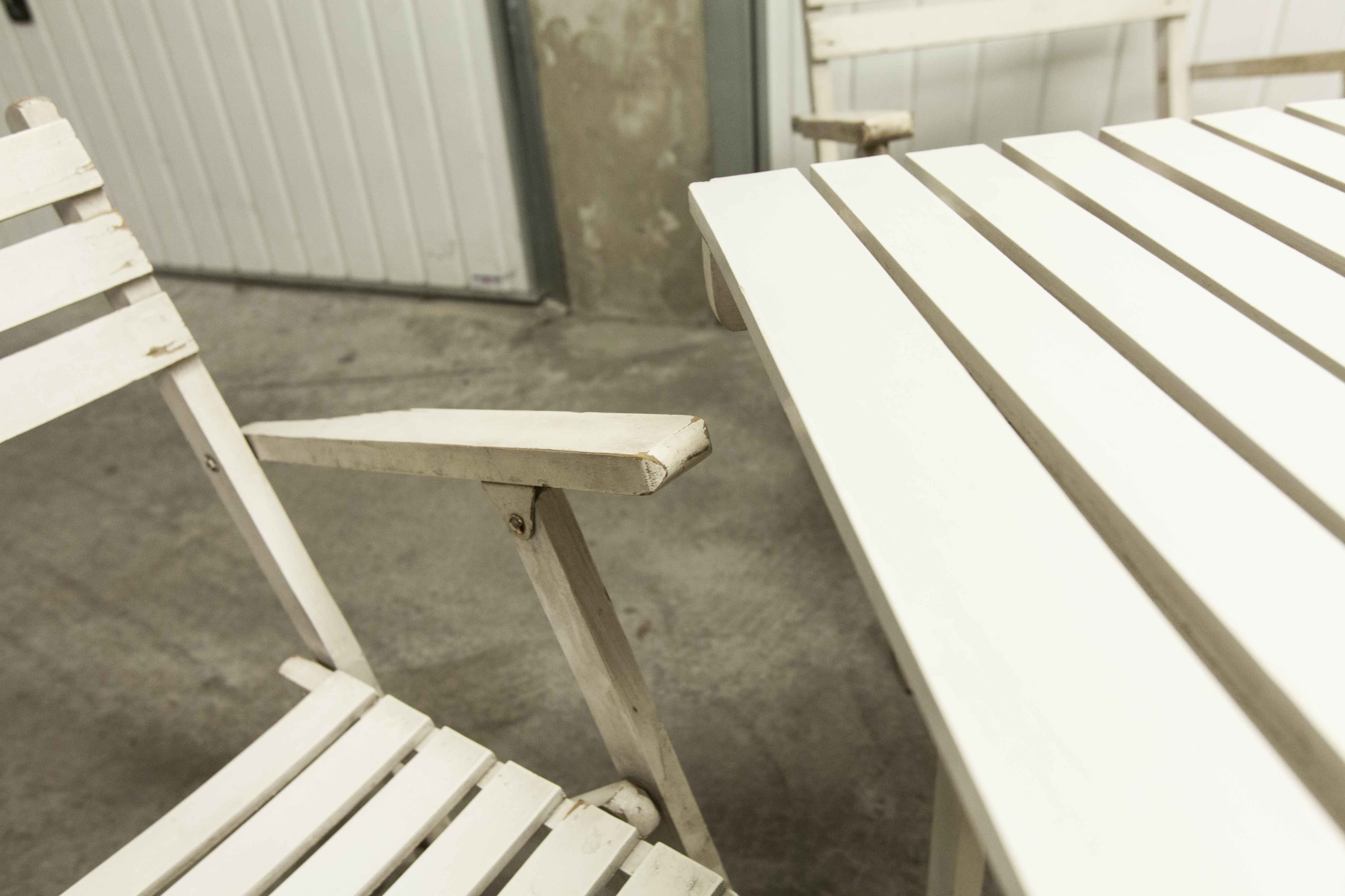 Garden furniture table and 4 armchairs 60's in its juice