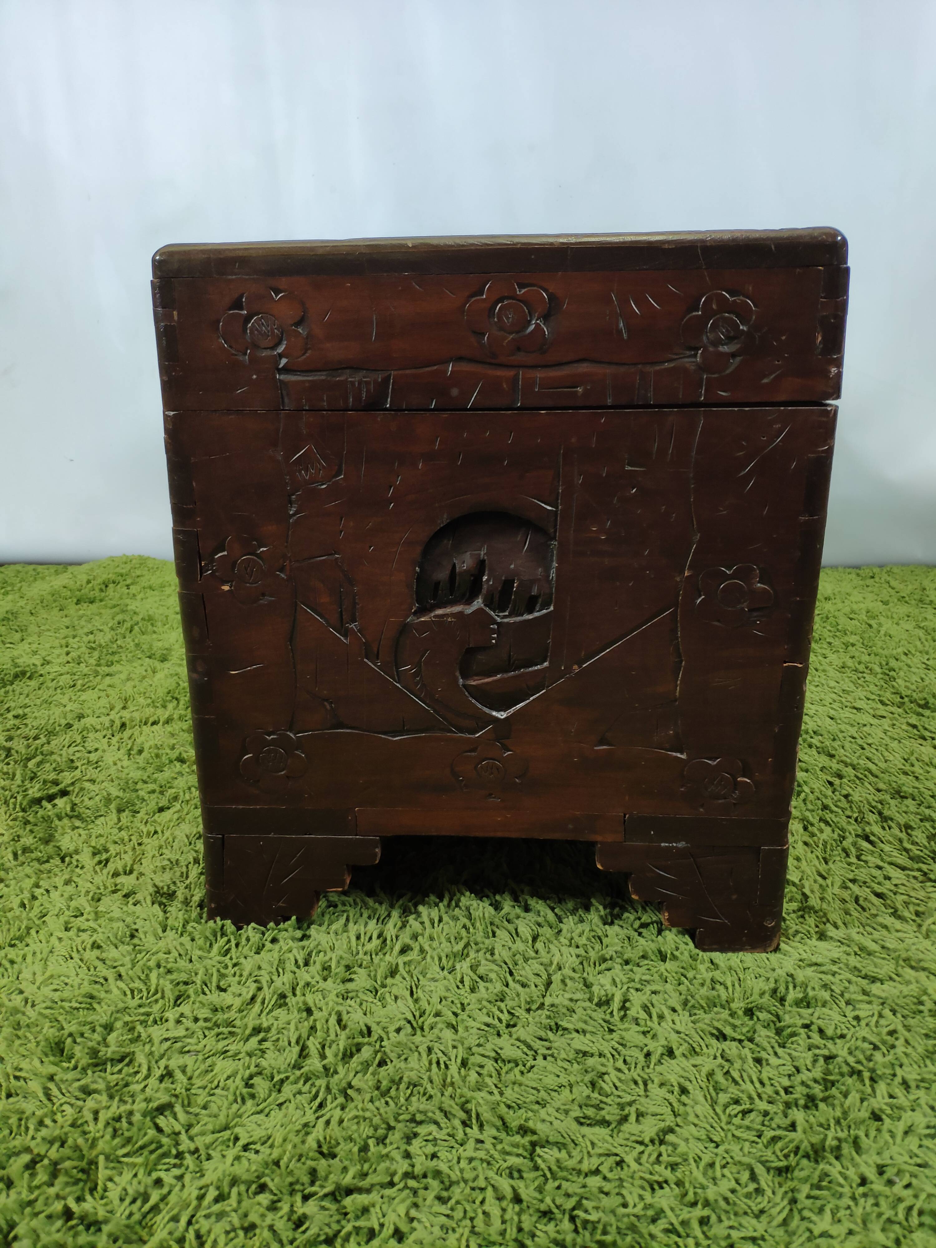 Asian-style travel trunk