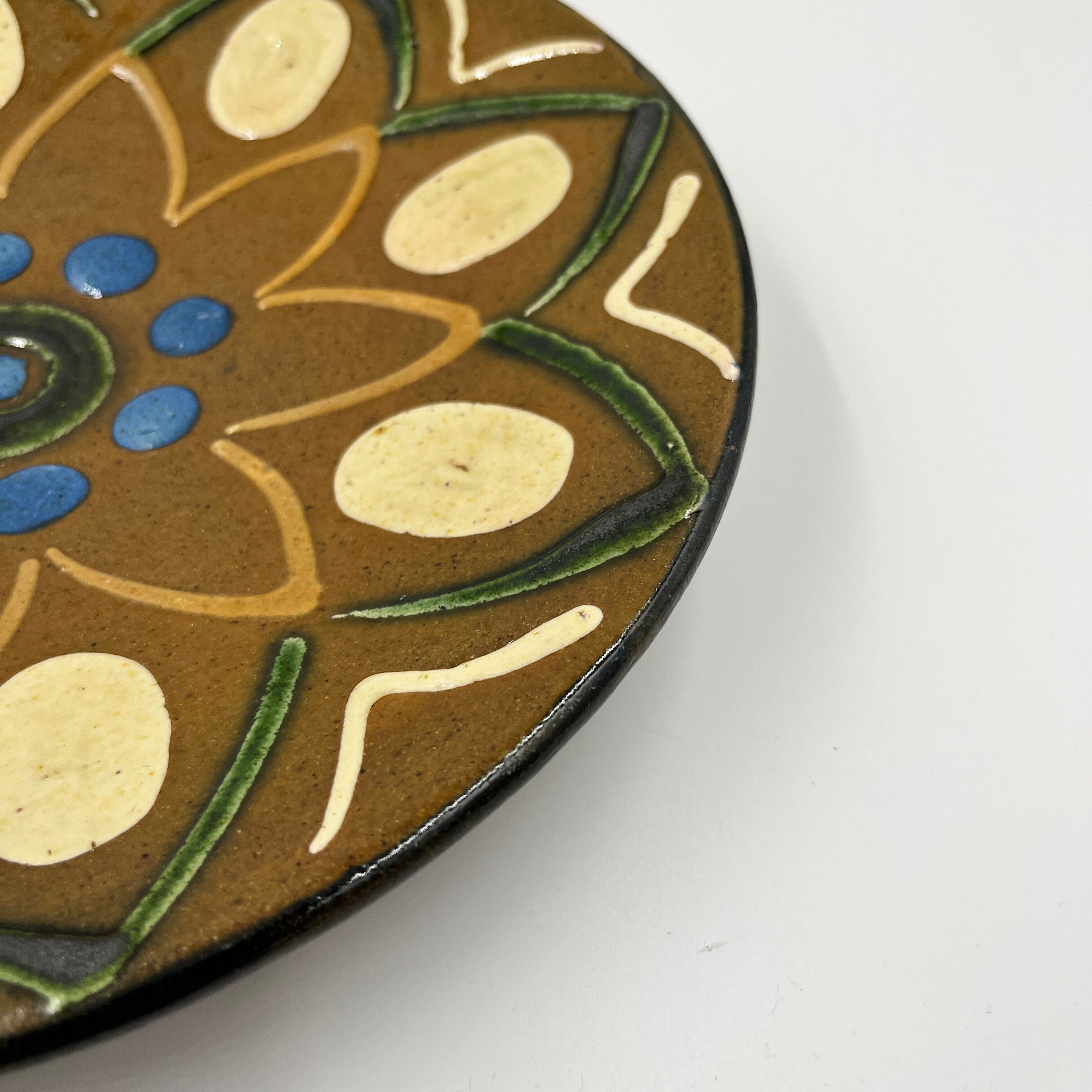 Empty pocket, decorative ceramic plate Puigdemont