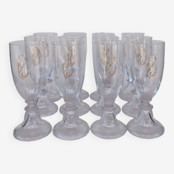 12 champagne flutes in Val Saint Lambert crystal, plain bell base service. 19th century.