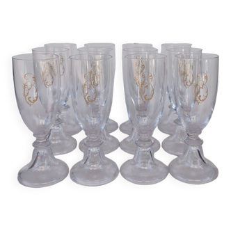 12 champagne flutes in Val Saint Lambert crystal, plain bell base service. 19th century.