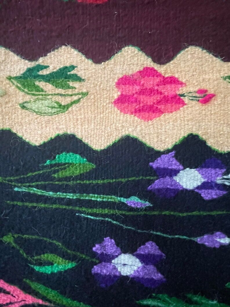 Oltenian floral beautiful rug, large size for a livingroom, handmade in wool in Romania