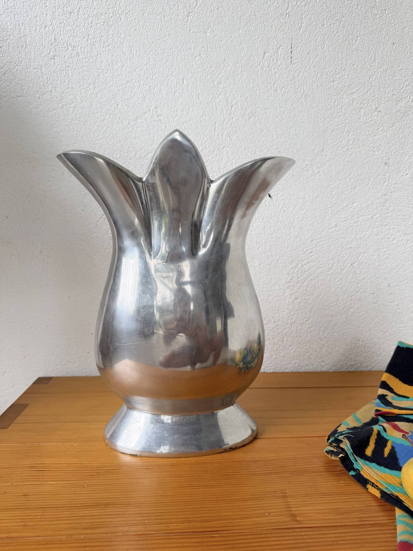 Aluminium fountain vase
