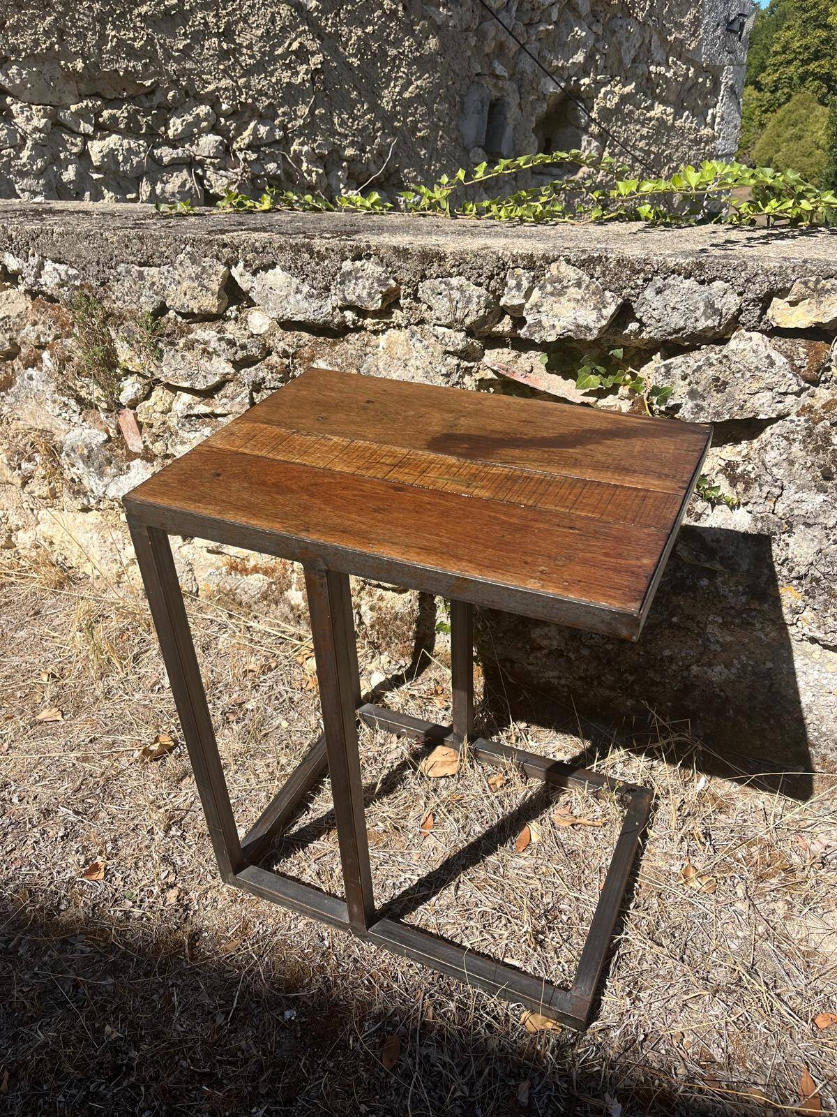 Table d’appoint industrielle en bois et métal