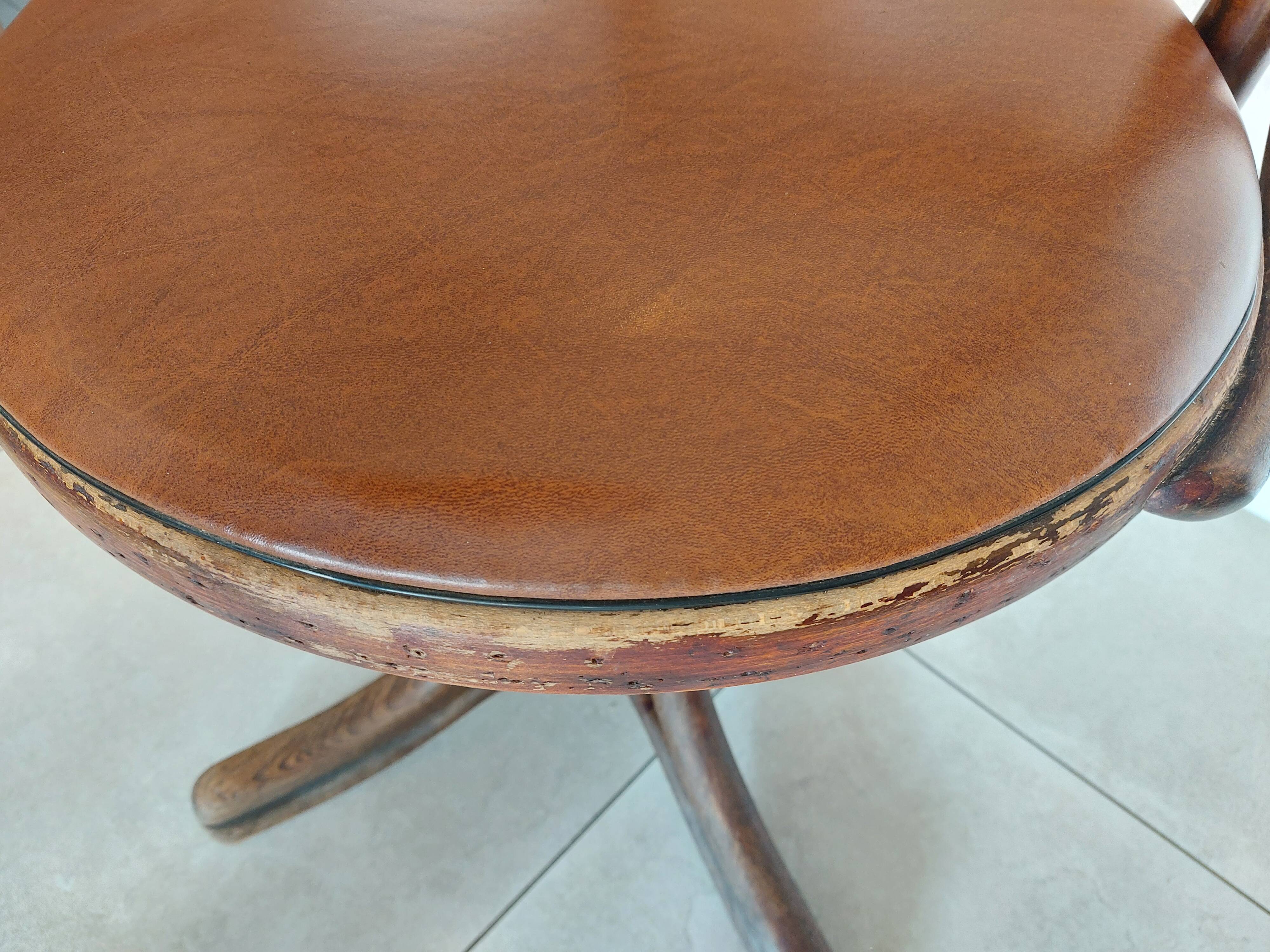 Thonet armchair, swivel, in wood and faux leather.