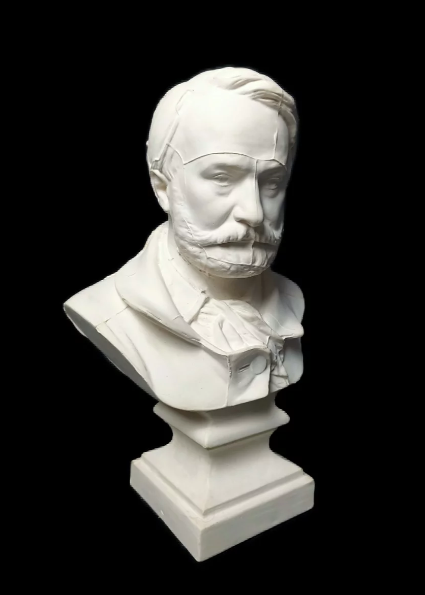 Victor Hugo| bust on piedouche