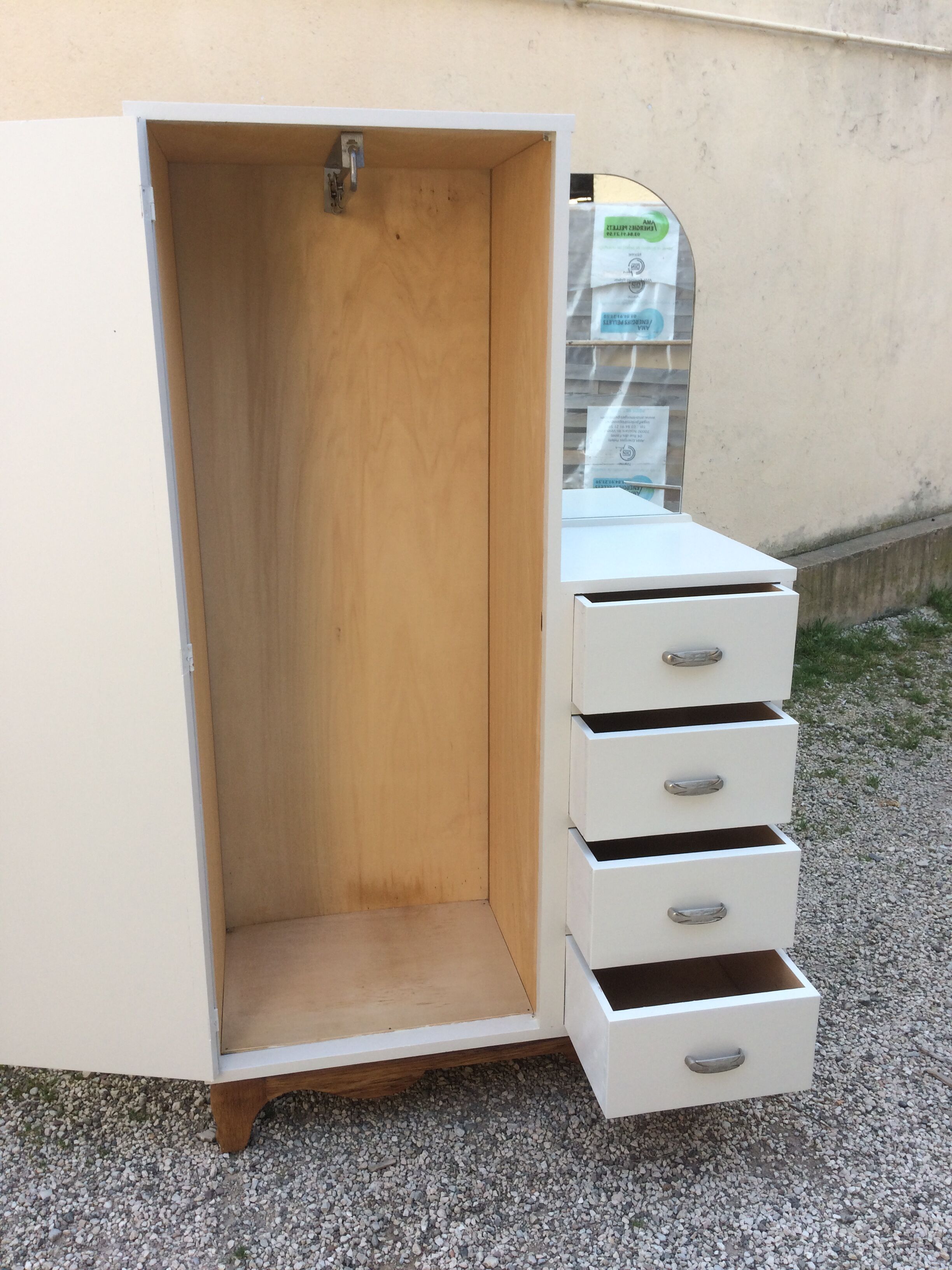 Asymmetrical cabinet