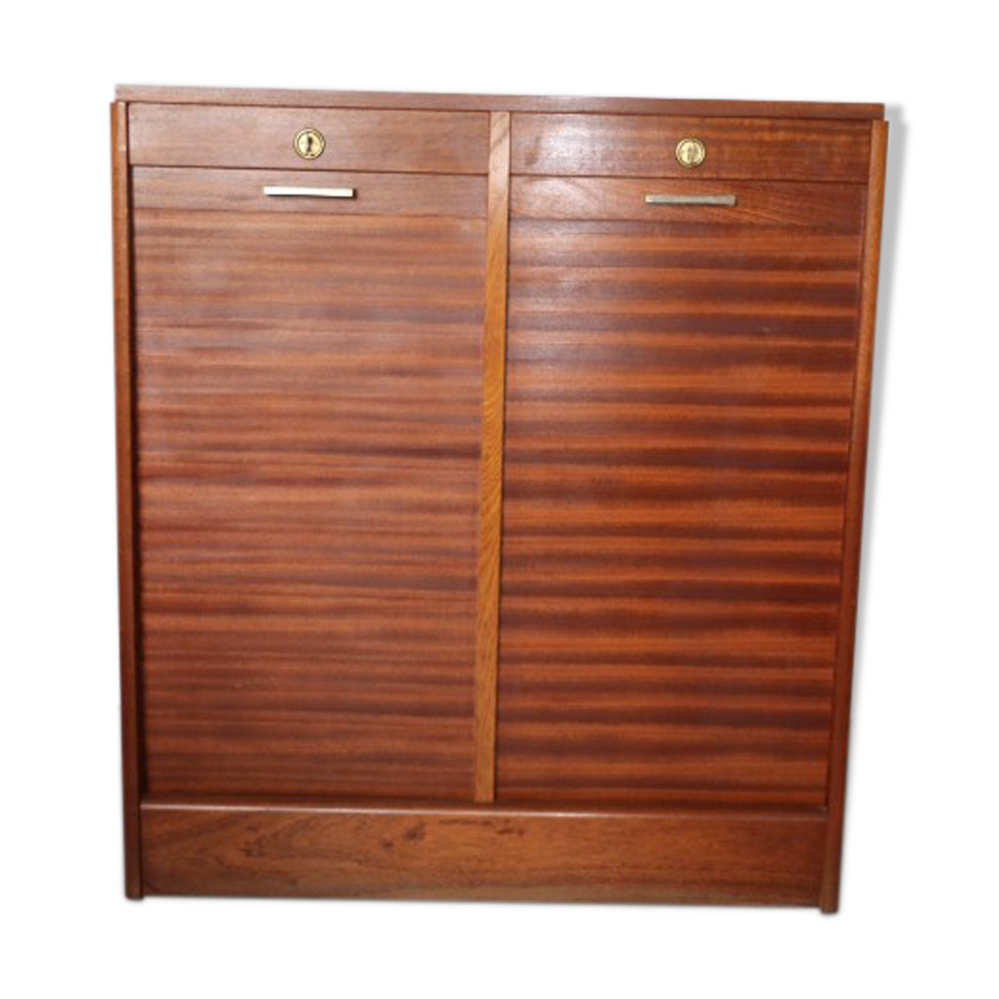 Low-curtained double-curtained cabinet