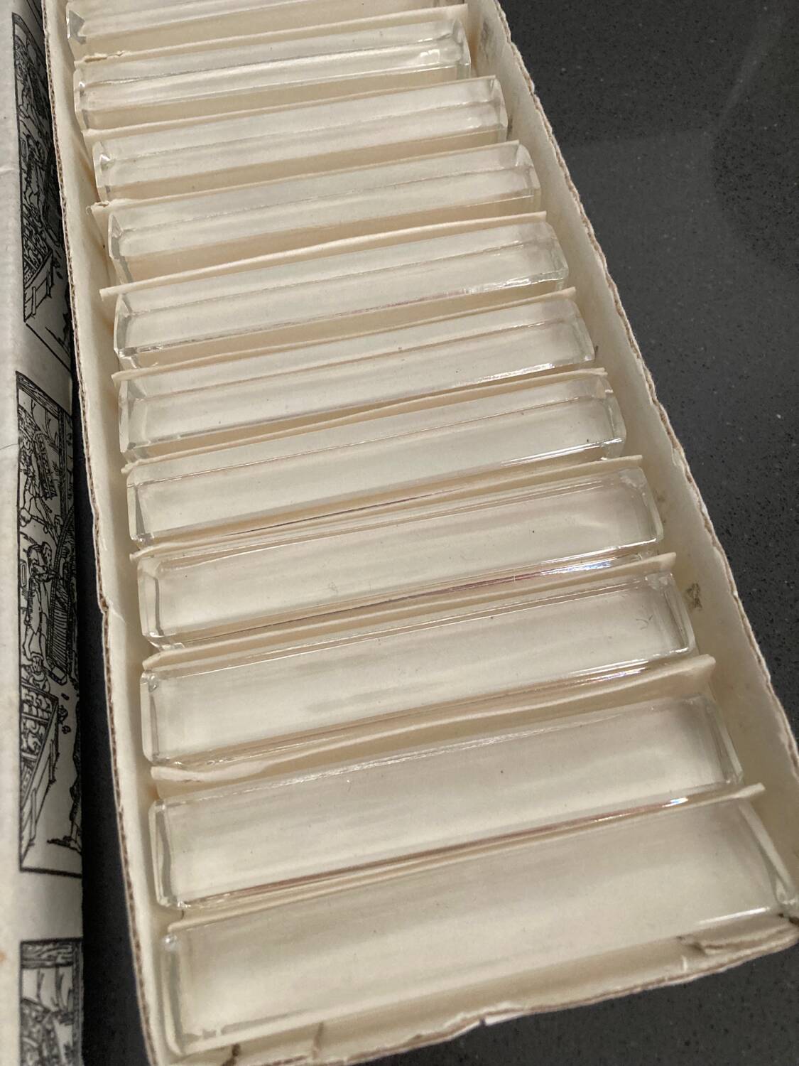 Box of 12 minimalist crystal knife holders