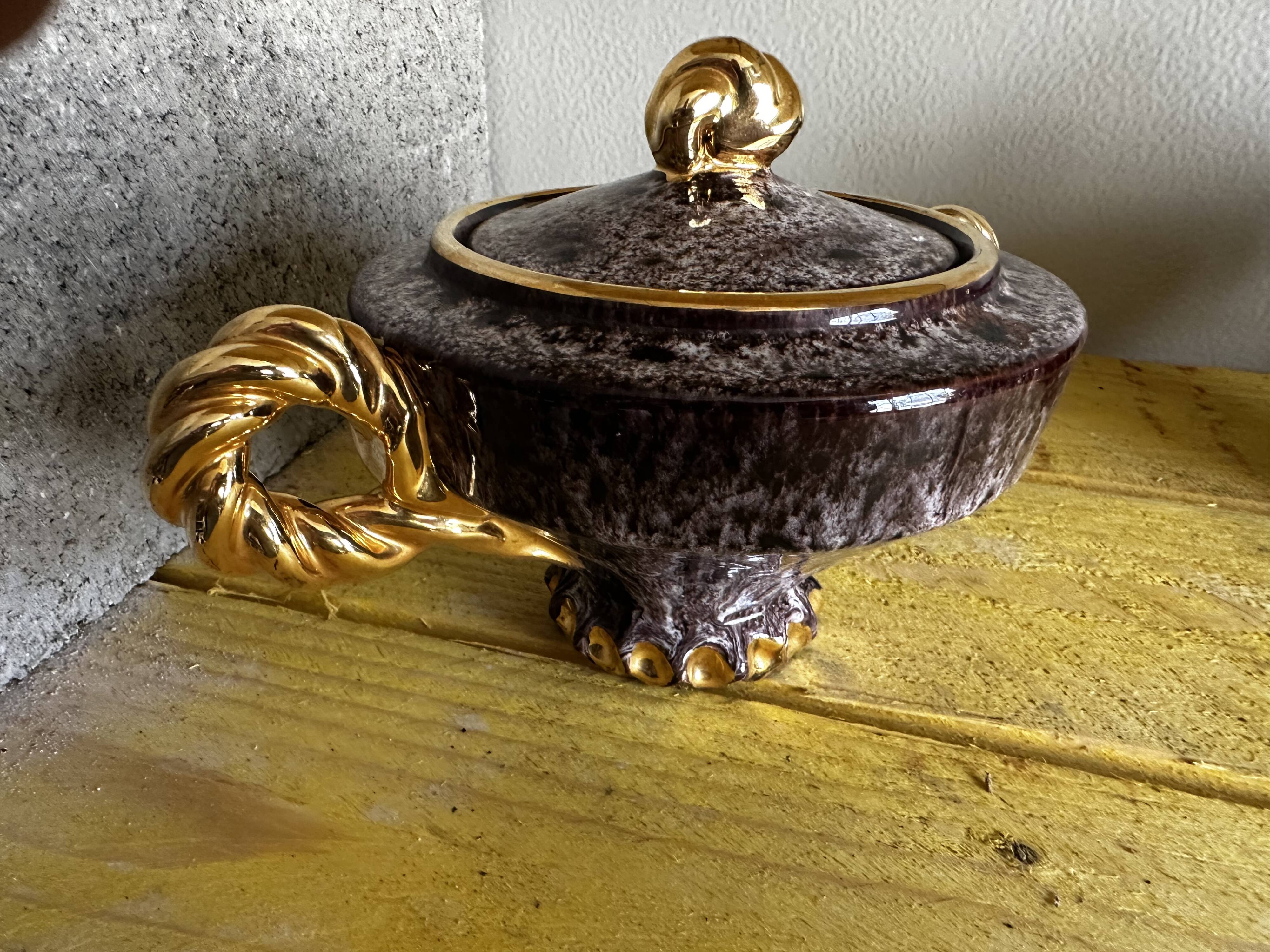 Vallauris ceramic sugar bowl, burgundy and gilded, by Marius Giuge
