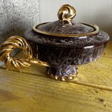 Sucrier en céramique Vallauris bordeaux et dorée par Marius Giuge