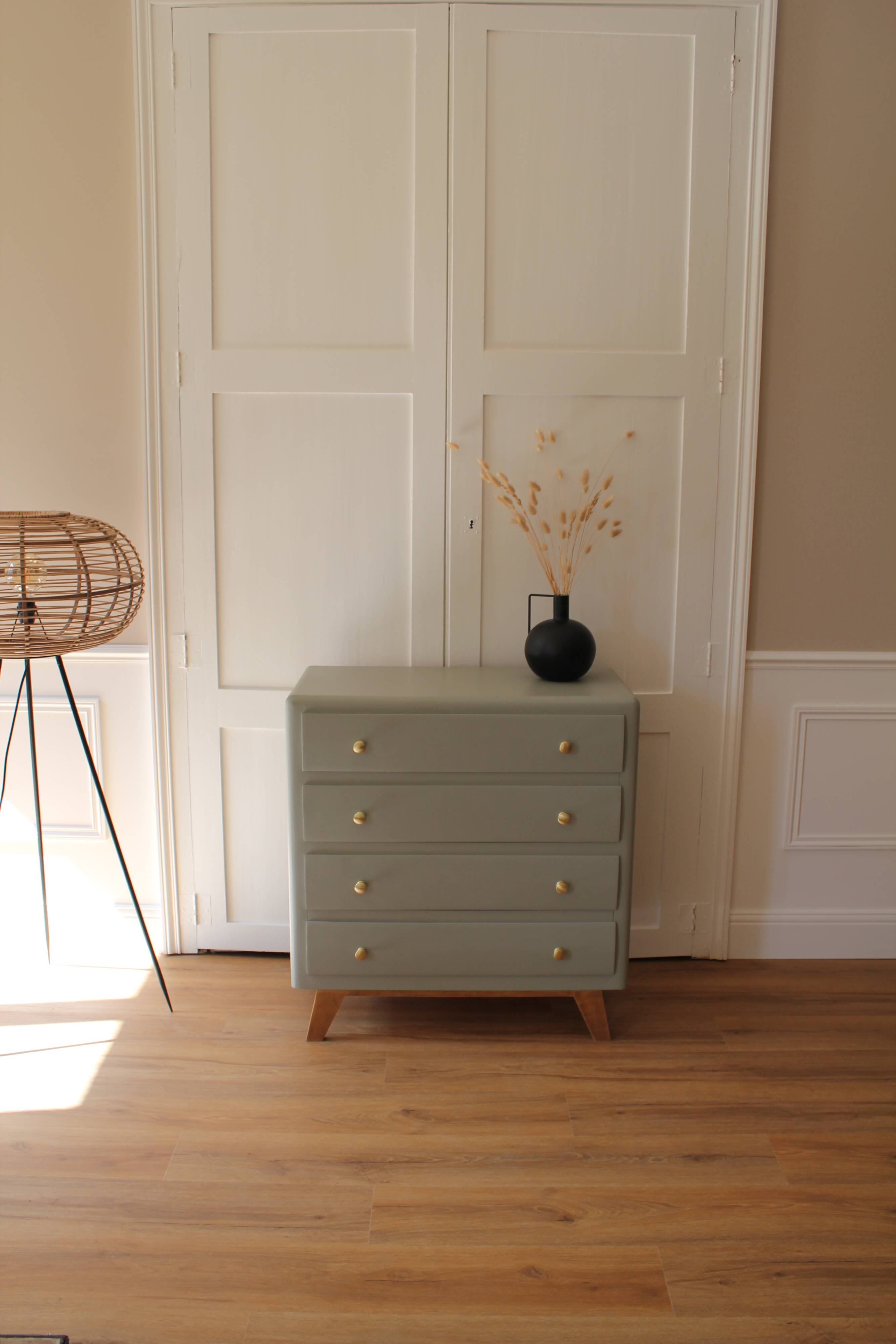 Vintage chest of drawers